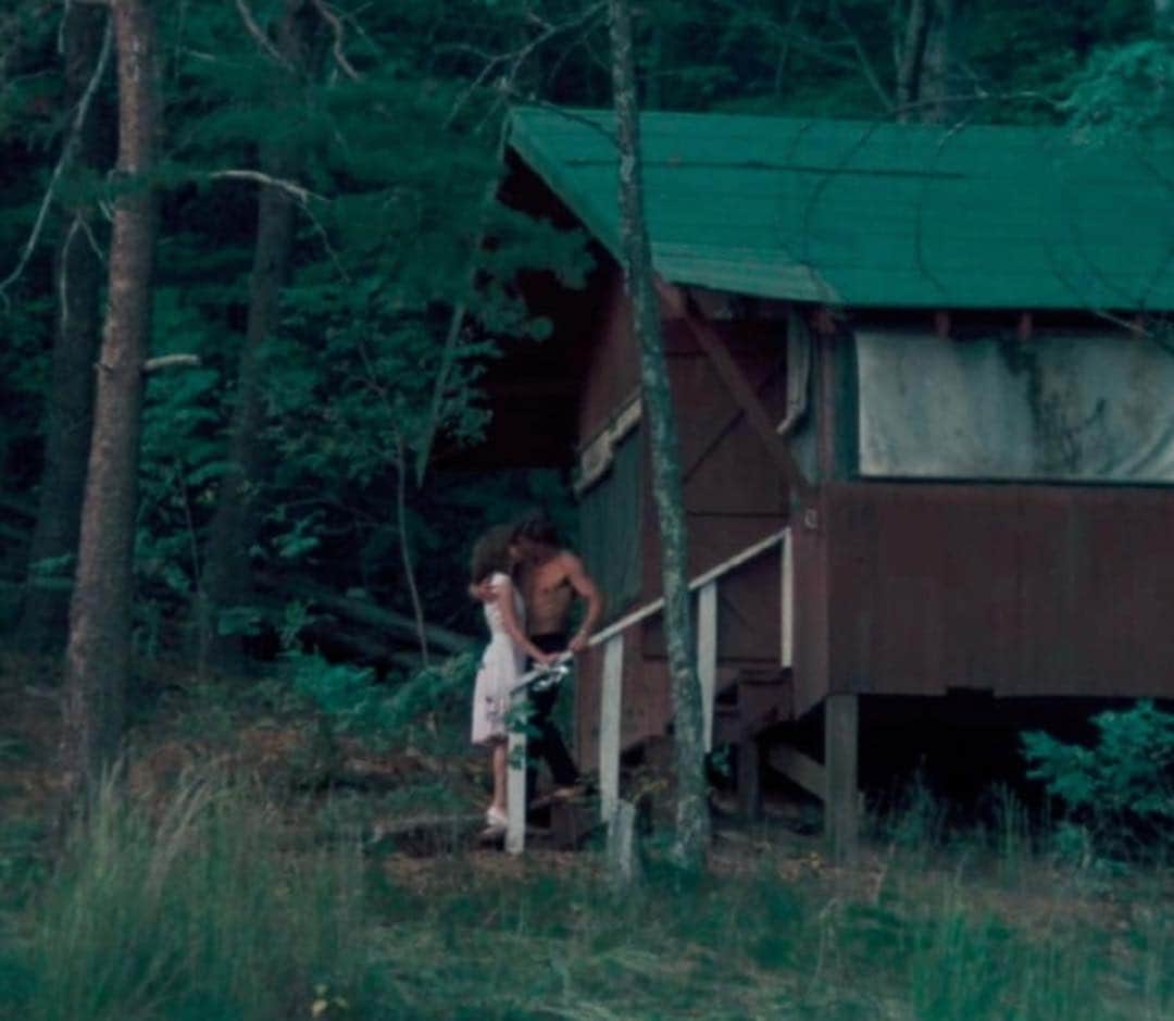 ジェニファー・グレイのインスタグラム：「remember when summers used to look like this??! let’s take a break from the world today... the unmanageability and uncertainty of 2020, and disappear into a dream of simpler times. the summer of 1963 when love and connection ruled supreme. and dance was the language. @dirtydancingmovie @lionsgate #lionsgatelive on youtube 6pm pst 9pm est」