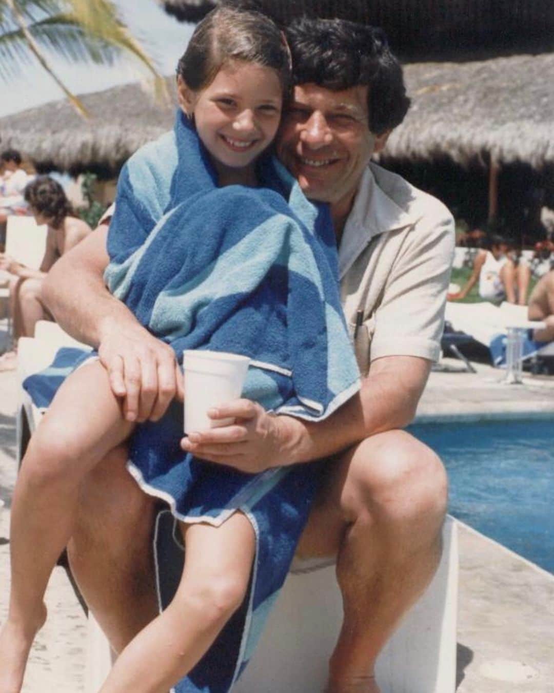 キャサリン・ウィニックのインスタグラム：「Always a Daddy’s girl. Happy 75th Birthday Tato!  Love you so much and hope to see you soon! ❤️」