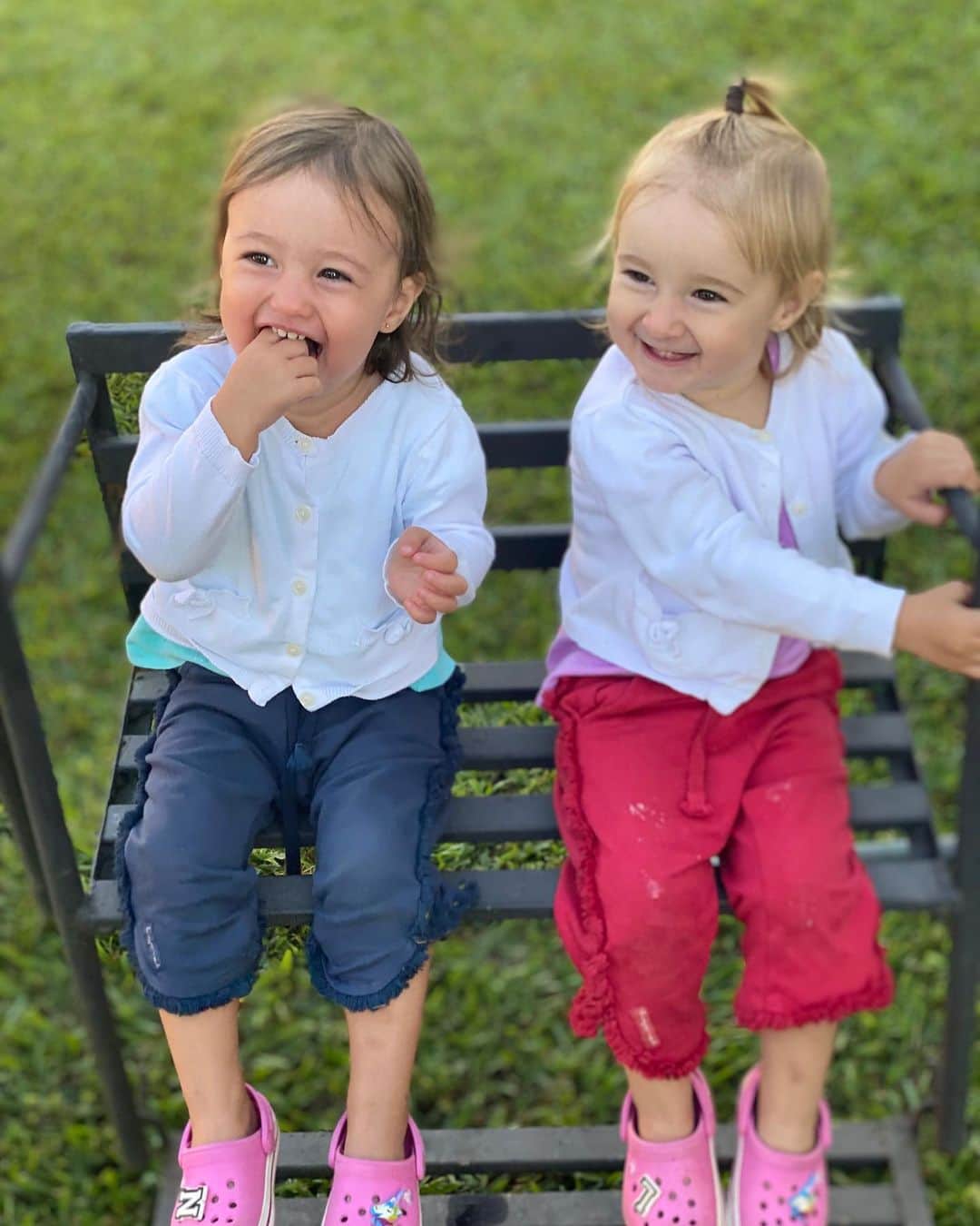 シェイラ・カストロのインスタグラム：「Sequência mais linda pra animar o final de semana de vcs!!! #quarentena #isolamentosocial #soalegria #albumdalizeninna #17meses」