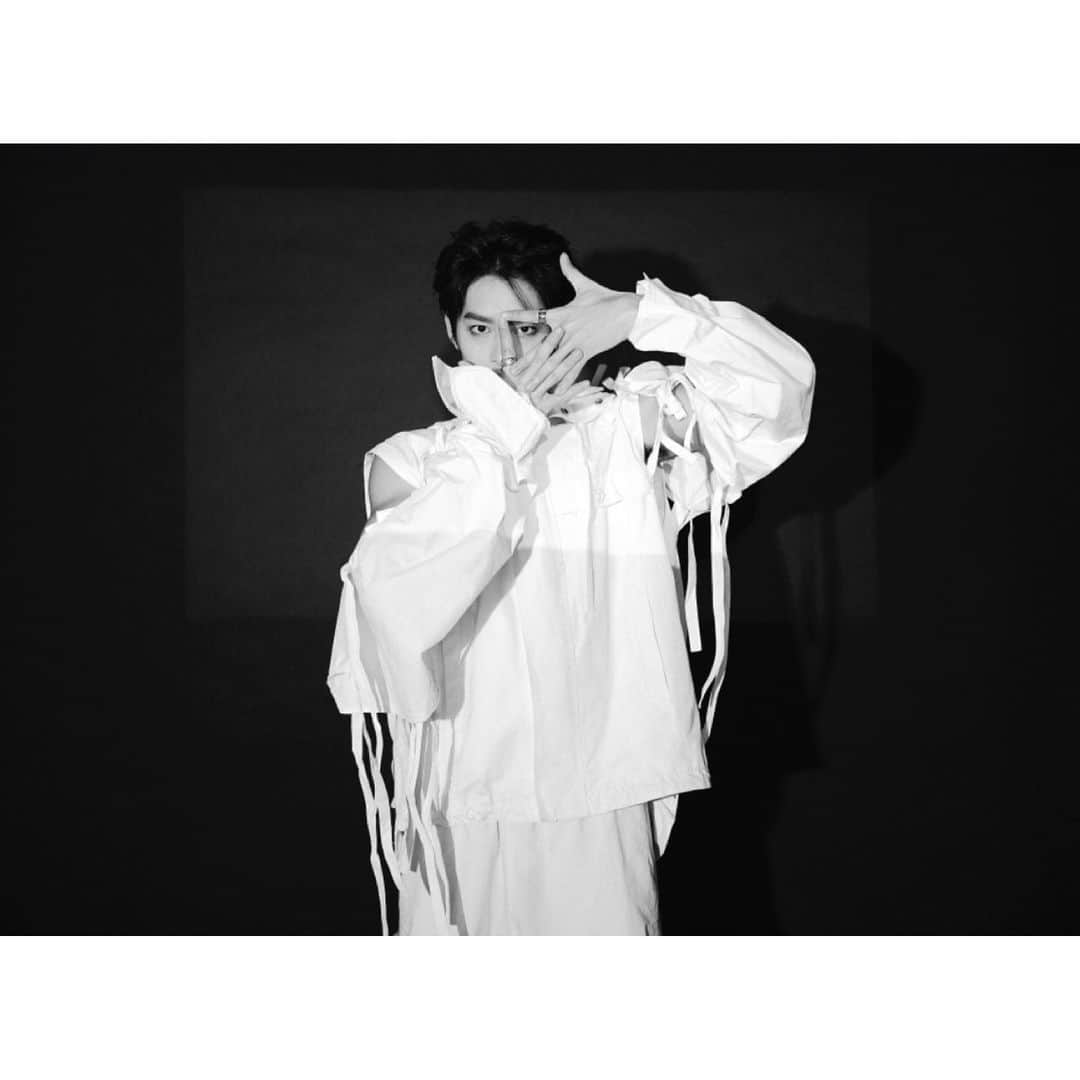 ツァオ・ヨウニン（曹佑寧）のインスタグラム：「早安 放假了 謝謝大家昨天的 生日祝福 也祝福各位🤜🤛 重點是有沒有聽歌看MV了😂」
