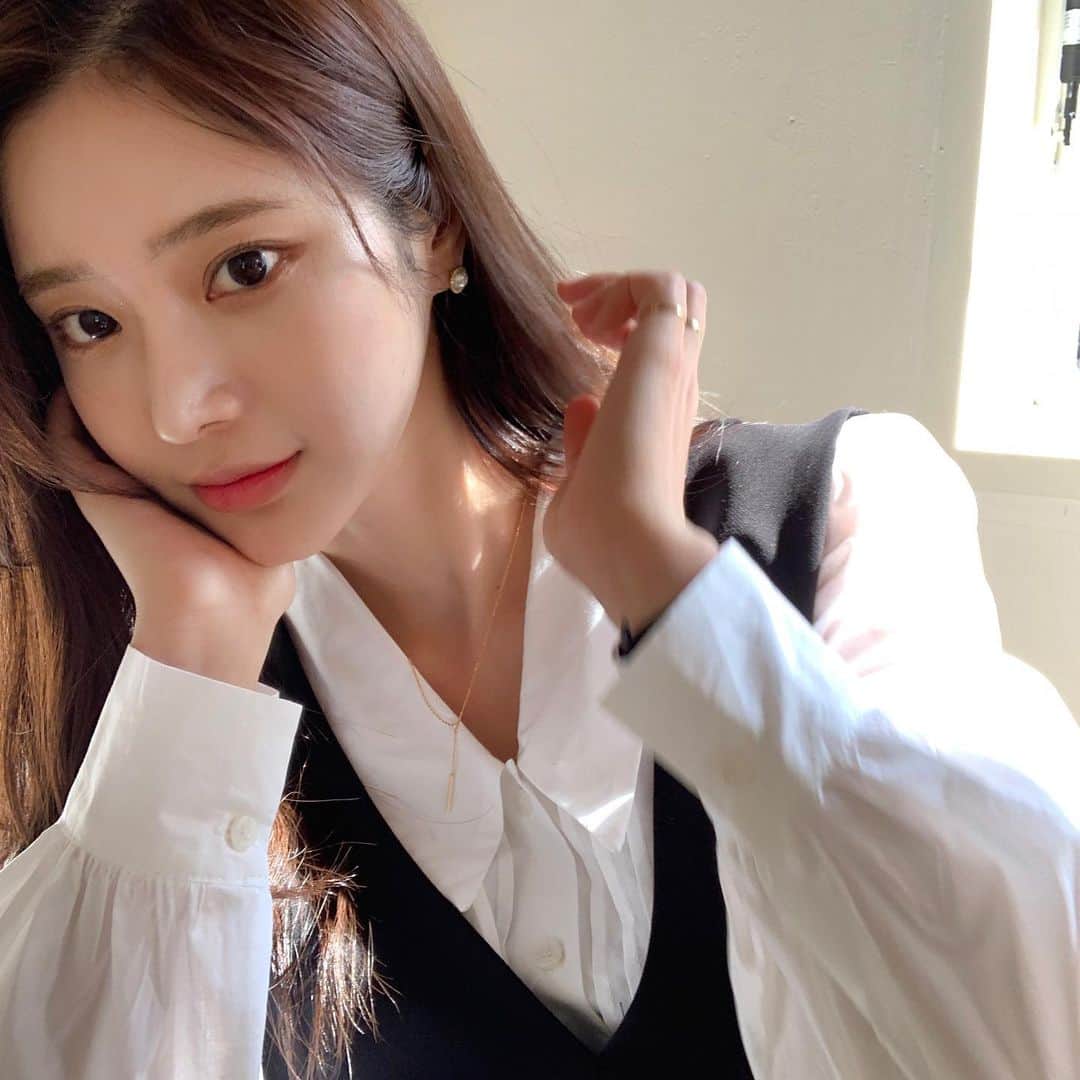 Chuuのインスタグラム：「단정해 보이는 블라우스&원피스🌸 #chuuseoul」