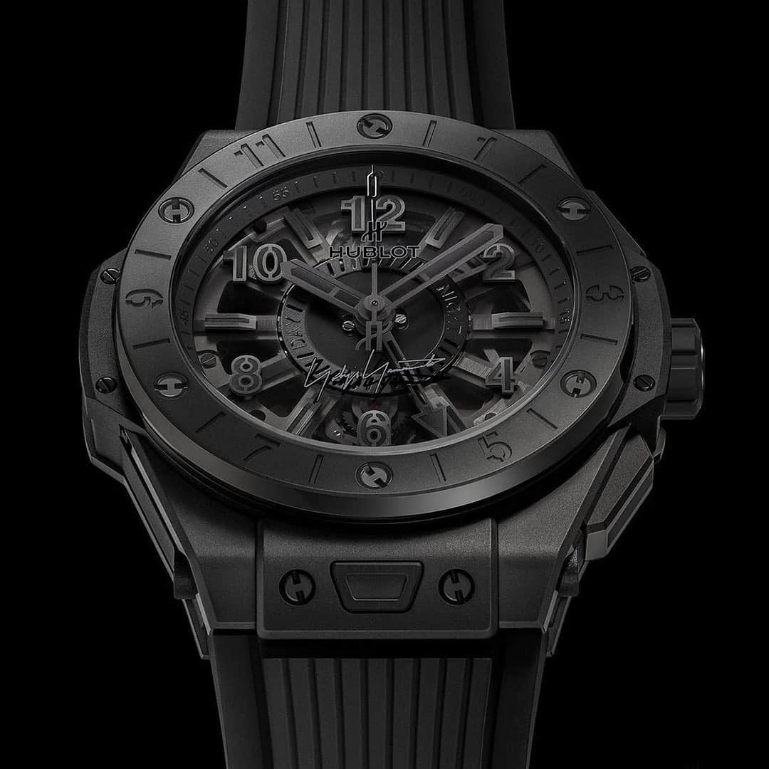 HYPEBEASTさんのインスタグラム写真 - (HYPEBEASTInstagram)「@hypebeaststyle: @yohjiyamamotoofficial and @hublot link up for the All Black Big Bang GMT watch. Limited to only 50 pieces worldwide, Yamamoto’s bespoke timepiece is as understated as the name implies, with everything from the hands to the case to the strap executed in Yamamoto’s preferred shade. Yamamoto’s script logo can be seen beneath Hublot’s branding on the smoked sapphire crystal and features a dual display of two different time zones. The price hasn't been confirmed, but it’s likely to be five figures, in line with most other Big Bang watches.⁠⠀ Photo: Hublot」4月25日 10時39分 - hypebeast