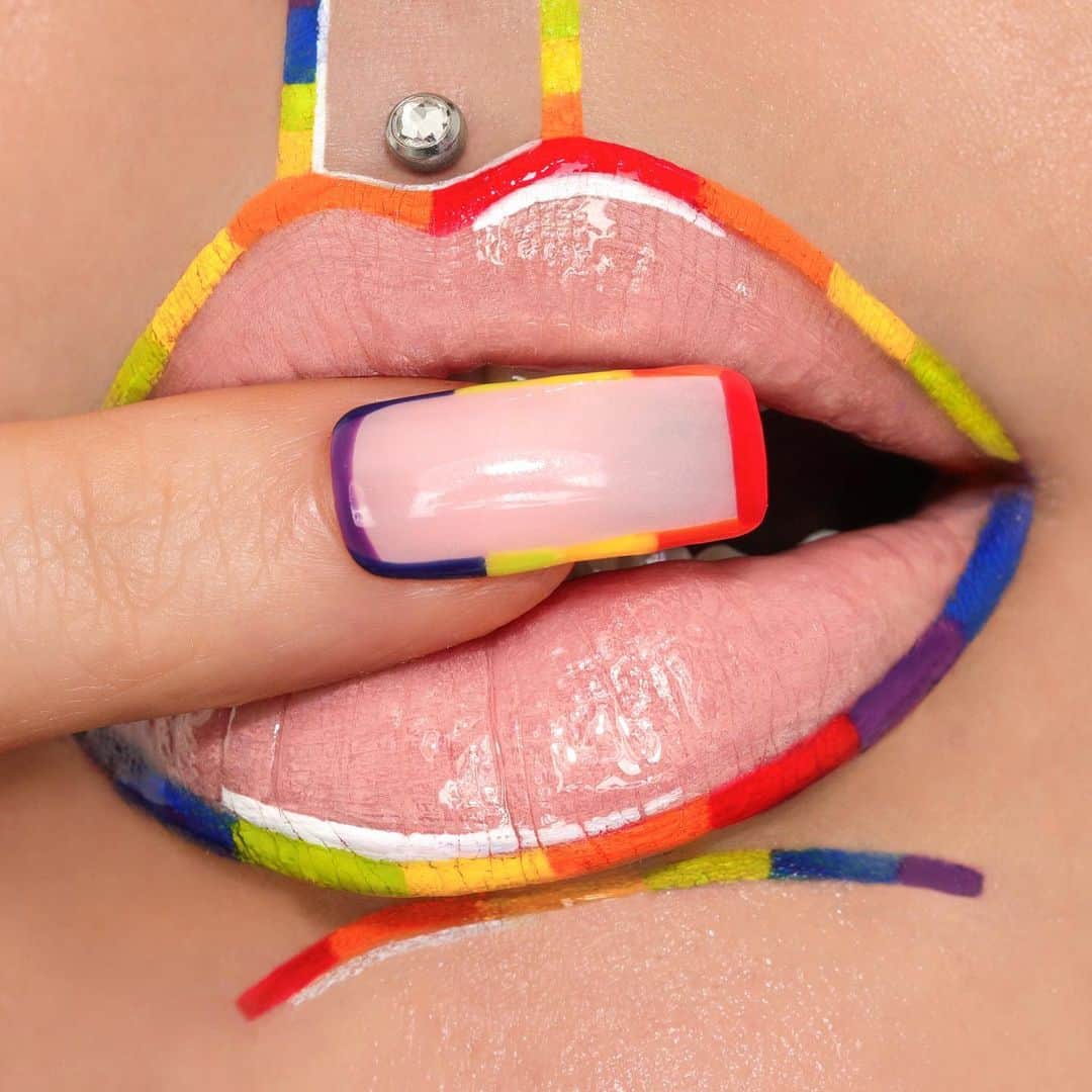 ヤスミナ・ダニエルさんのインスタグラム写真 - (ヤスミナ・ダニエルInstagram)「Lip art inspired by nails made by @theeditorialnail 🌈  I was trying to go for a sort of pop art inspired outline but instead of black with rainbow instead.  #mehronmakeup Paradise AQ palette for the rainbow outline #colourpopcosmetics So juicy clear gloss」4月25日 10時49分 - missjazminad