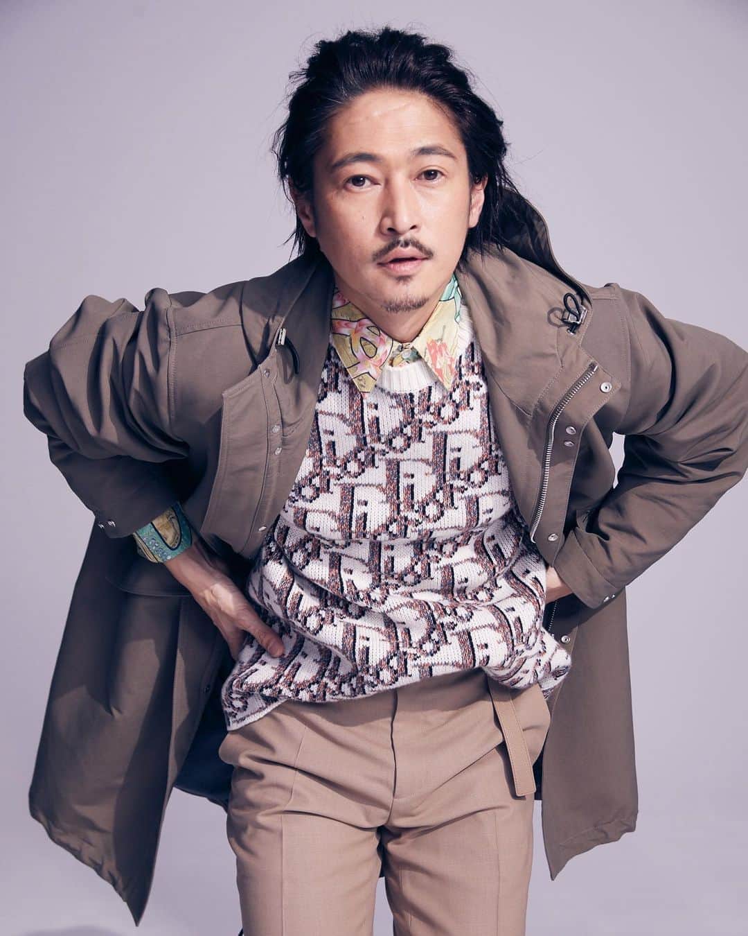 窪塚洋介のインスタグラム：「UOMO now on street. #uomo #dior #stussy #yosukekubozuka」
