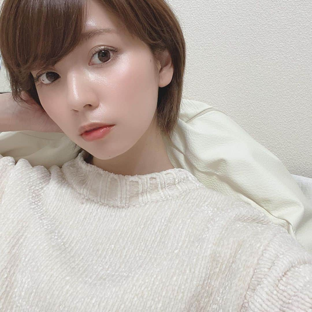 筒井愛実さんのインスタグラム写真 - (筒井愛実Instagram)「． 30歳過ぎたら今まで使ったコスメに違和感が急に出てきたりするよね？ メイクしっかりするより、薄めの方がいいんかなぁ...🤔 ． #戯言」4月25日 11時09分 - manamin_158cm