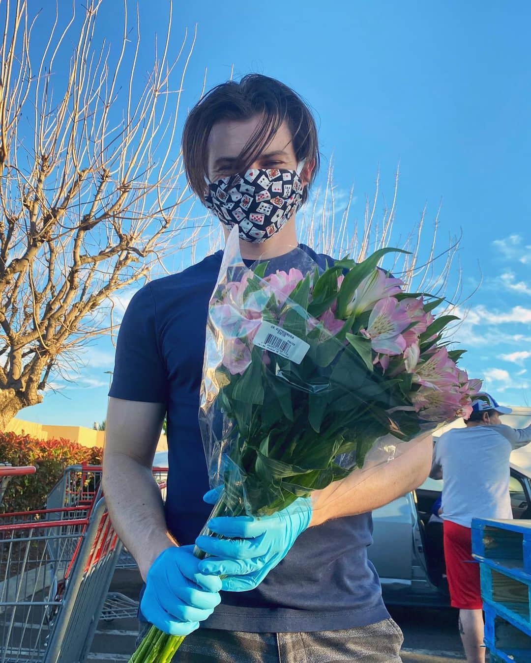 スペンサー・ロックさんのインスタグラム写真 - (スペンサー・ロックInstagram)「Happy Friday night from the Costco parking lot. @chrismason_1 specializes in making the simple things special. 💙」4月25日 11時36分 - spencerlocke