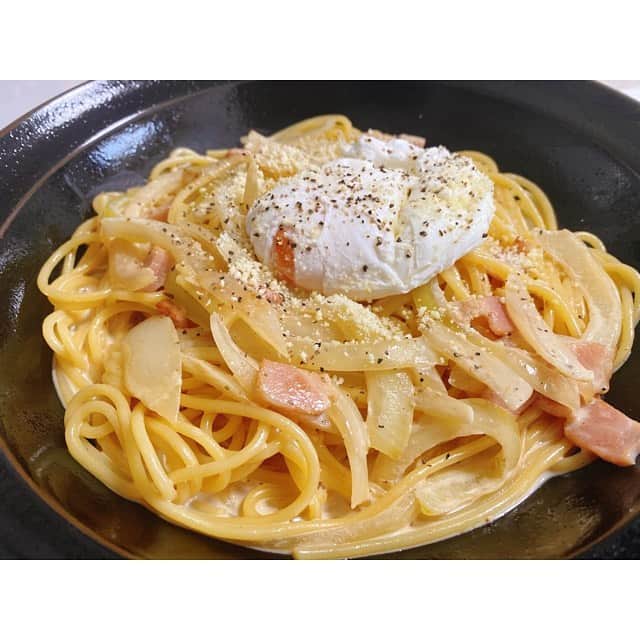 のインスタグラム：「前にうどん派かそば派かという質問をしました☺️ では今回は、麺類で質問です❣️ スパゲッティー 焼きそば ラーメン うどん 蕎麦 どれが好き？？🤔💖 色んな味含めて結構です🙆‍♀️ スパゲッティーならクリーム系もトマト系もオイル系もあるし、ラーメンだって醤油・塩・味噌・豚骨色々あります🍜 その点、焼きそばはソースか塩かあんかけか、ちょっと種類が少ないかもしれませんが💦 あなたのNo. 1麺類はどれですか⁉️😋 #ゆかりんご飯 #三島ゆかり #ゆかりんご #麺類 #麺類大好き #スパゲッティ #焼きそば #ラーメン #うどん #蕎麦 #どれが好き #noodles #instagood #instalike #instafood #follow」