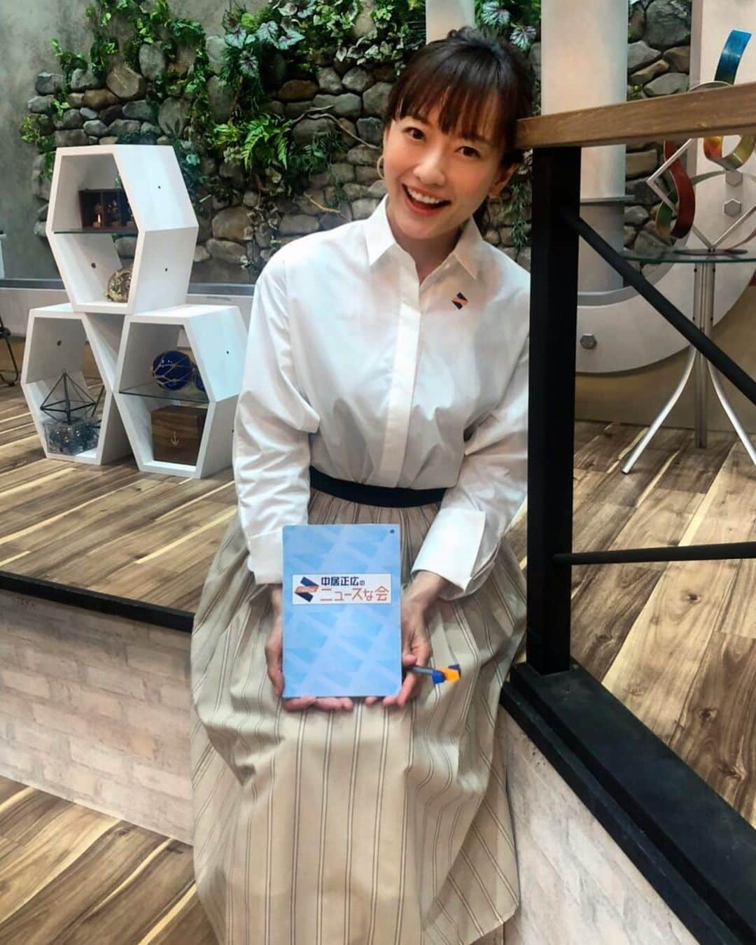 島本真衣さんのインスタグラム写真 - (島本真衣Instagram)「このあと12時から『ニュースな会』始まります🧡 今日は新型コロナの気になる初期症状について、また実際に感染した方の入院までの流れや入院後の生活、ホテルでの療養について体験談を伺います。 新型コロナへの認識が正しいかどうか学べます。 解説は今週もナビタスクリニック理事長の久住英二先生です👨‍⚕️ 劇団ひとりさんと岸田雪子さんはリモート出演です📺  #pontevecchio_jp #its_international_official_ #luftrobe  #ニュースな会 #中居正広 #劇団ひとり #岸田雪子 #古市憲寿 #久住英二 #島本真衣 #テレビ朝日 #アナウンサー」4月25日 11時43分 - mai_shimamoto_ex