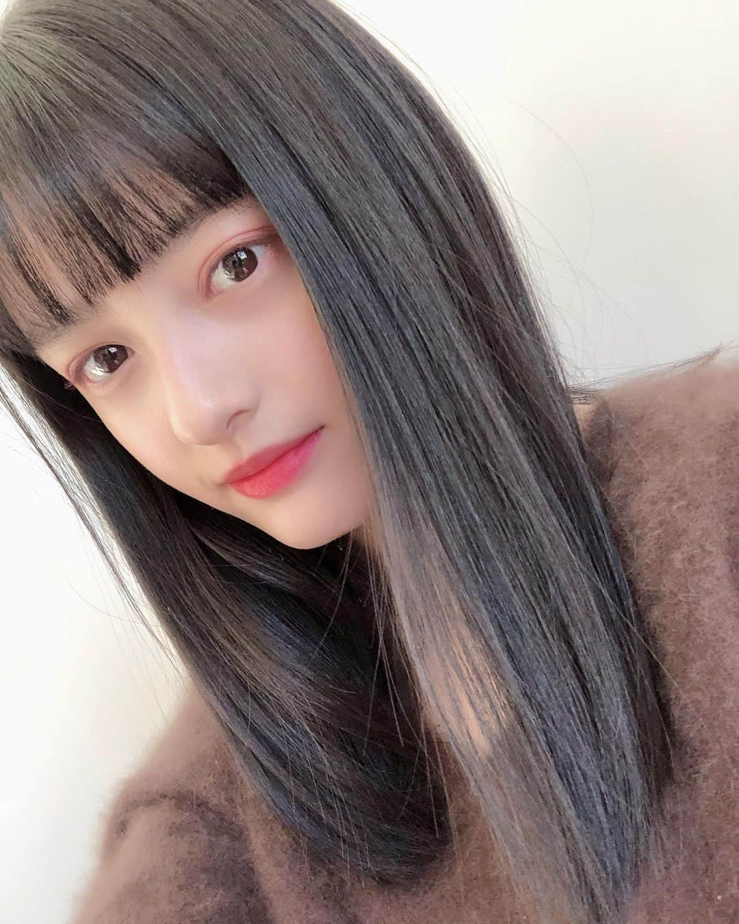 大峰ユリホさんのインスタグラム写真 - (大峰ユリホInstagram)「久しぶりに自撮りを💙  前髪がある頃だから1年前なのは…🤫」4月25日 21時20分 - lespros_yuriho