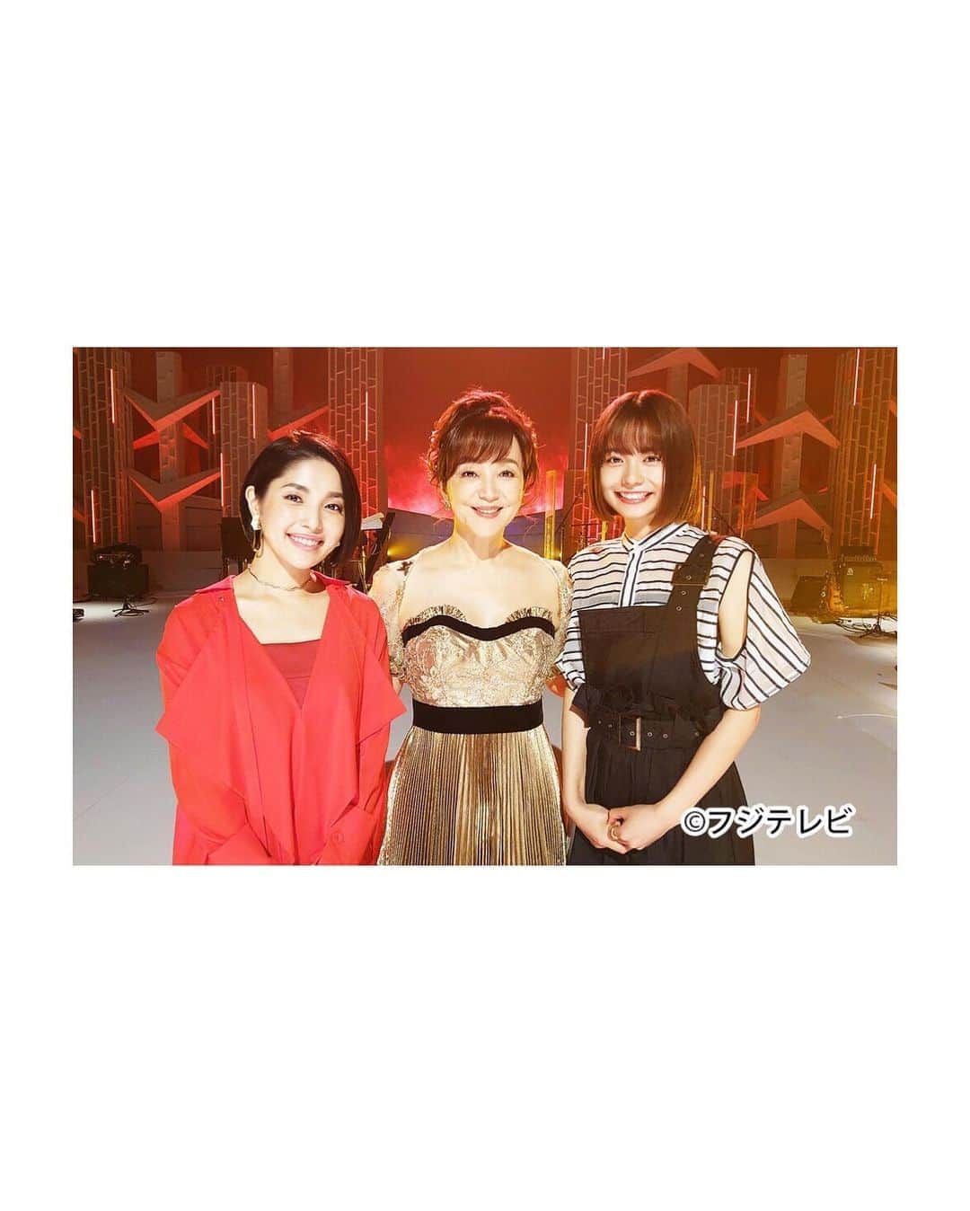 足立佳奈のインスタグラム：「MUSICFAIR ありがとうございました！！ どうだったかな？？ わたしは、 岩崎宏美さん、城南海さんと、ご一緒することができて凄く幸せでした。 リハーサルの時から、丁寧にご指導くださり、わたしもいつかこんな素敵な女性になりたいと心から思いました。  自分の曲では、 「面影」を皆さんにきいてもらえて、 たくさんメッセージが今届いていて、一つ一つ読ませてもらってます！！ 本当にみてくれて！ ありがとうございました。😌😌 最後の写真は、 番組のトークでも紹介した、 私の幼なじみのおばあちゃんが作ってくれた大好きな「にんじんご飯」です！😉」
