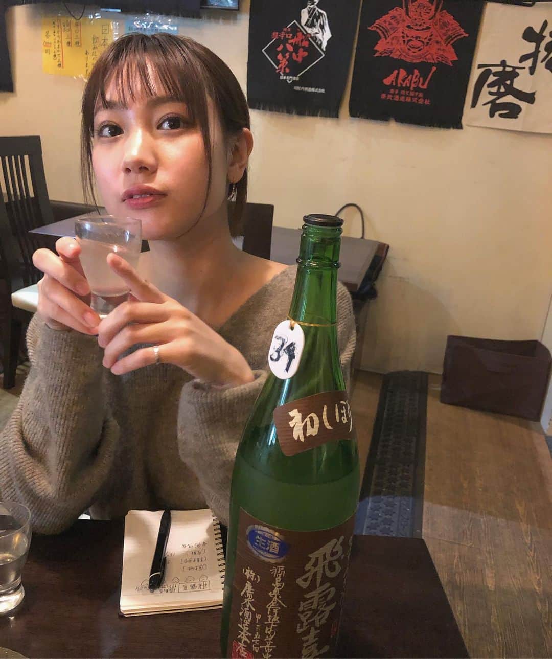 高野祐衣さんのインスタグラム写真 - (高野祐衣Instagram)「飲んだことない日本酒を飲むときは、﻿ 味を忘れないように﻿ 日本酒ノートに感想をかきかき☺︎﻿ ﻿ ﻿ ﻿ ﻿ この日は『飛露喜』❤︎﻿ ﻿ ﻿ ﻿ ﻿ #日本酒 #日本酒女子﻿ #sake #japanesesake﻿ #飛露喜 #ゆいぽんしゅ」4月25日 21時28分 - yuipooon12_06