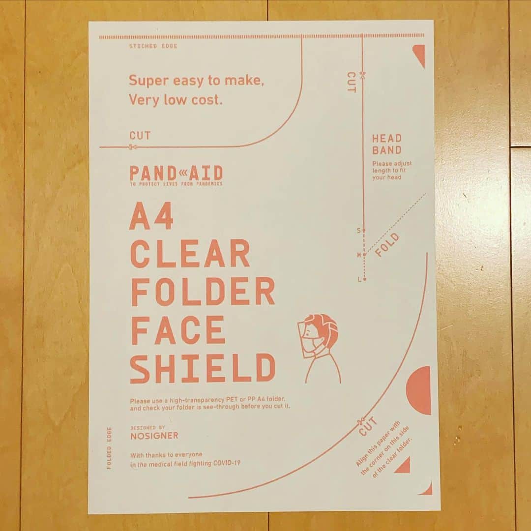 山中千尋さんのインスタグラム写真 - (山中千尋Instagram)「Incredible face shield❗️ designed by Eisuke Tachikawa. A clear file folder can be a face shield:) Check out the link below!! クリアファイルがフェイスシールドに😊太刀川英輔さんのデザインです。詳しくは　https://www.pandaid.jp/hygiene/face-shield」4月25日 21時29分 - chihiroyam
