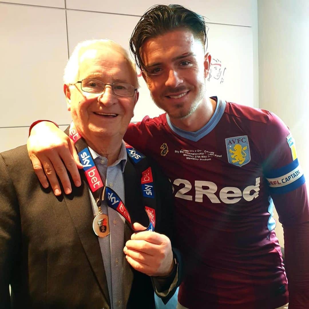 ジャック・グリーリッシュのインスタグラム：「Happy 87th birthday to the legend, my grandad Joe ❤️」