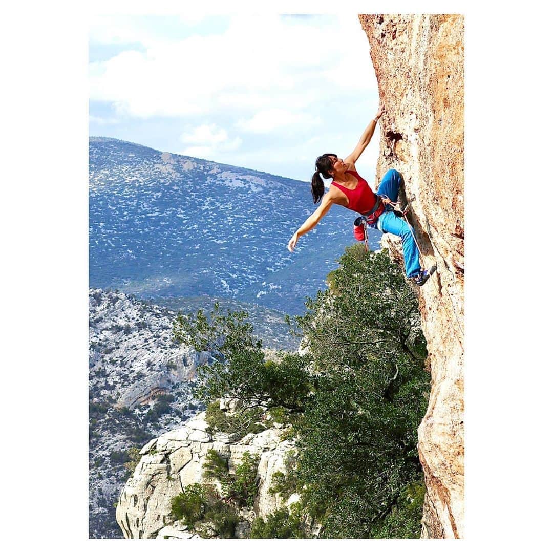 小林由佳のインスタグラム：「somewhere some years ago in Spring🌸 certain I was there🚪 ・ どこかの いつかの 春¨̮ ・ ・ @mammut_japan」
