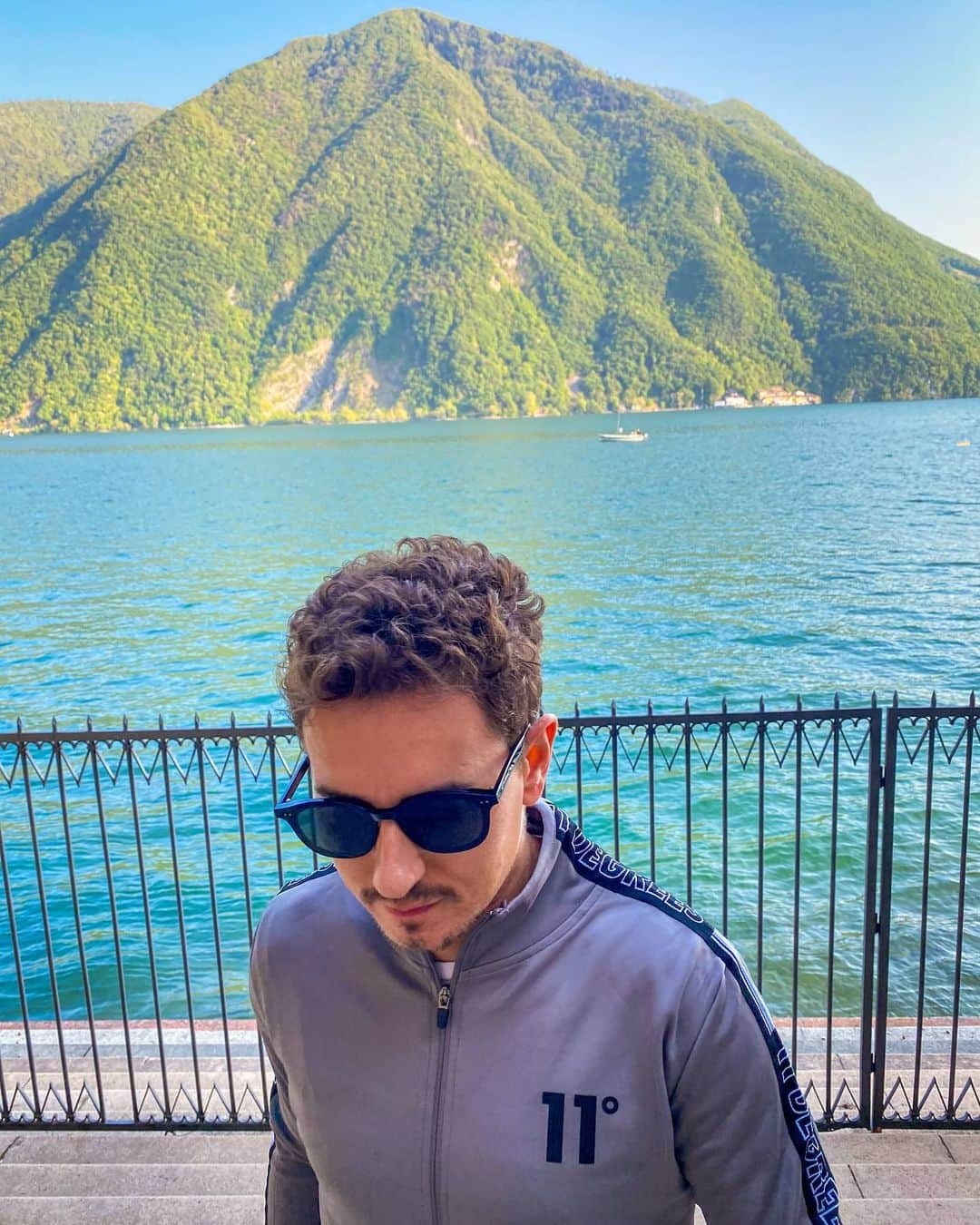 ホルヘ・ロレンソさんのインスタグラム写真 - (ホルヘ・ロレンソInstagram)「Definitely from now one my favourite places in Lugano (a pity to have the bars in front... I hope in summer they open them...🙁) - Definitivamente a partir de ahora uno de mis lugares favoritos en Lugano (una pena tener las rejas en frente ... Espero que en verano las abran... 🙁) #Lugano #park #montebre」4月25日 21時40分 - jorgelorenzo99