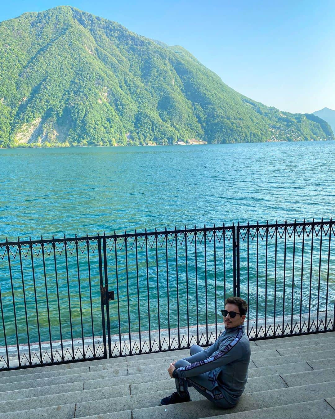 ホルヘ・ロレンソさんのインスタグラム写真 - (ホルヘ・ロレンソInstagram)「Definitely from now one my favourite places in Lugano (a pity to have the bars in front... I hope in summer they open them...🙁) - Definitivamente a partir de ahora uno de mis lugares favoritos en Lugano (una pena tener las rejas en frente ... Espero que en verano las abran... 🙁) #Lugano #park #montebre」4月25日 21時40分 - jorgelorenzo99