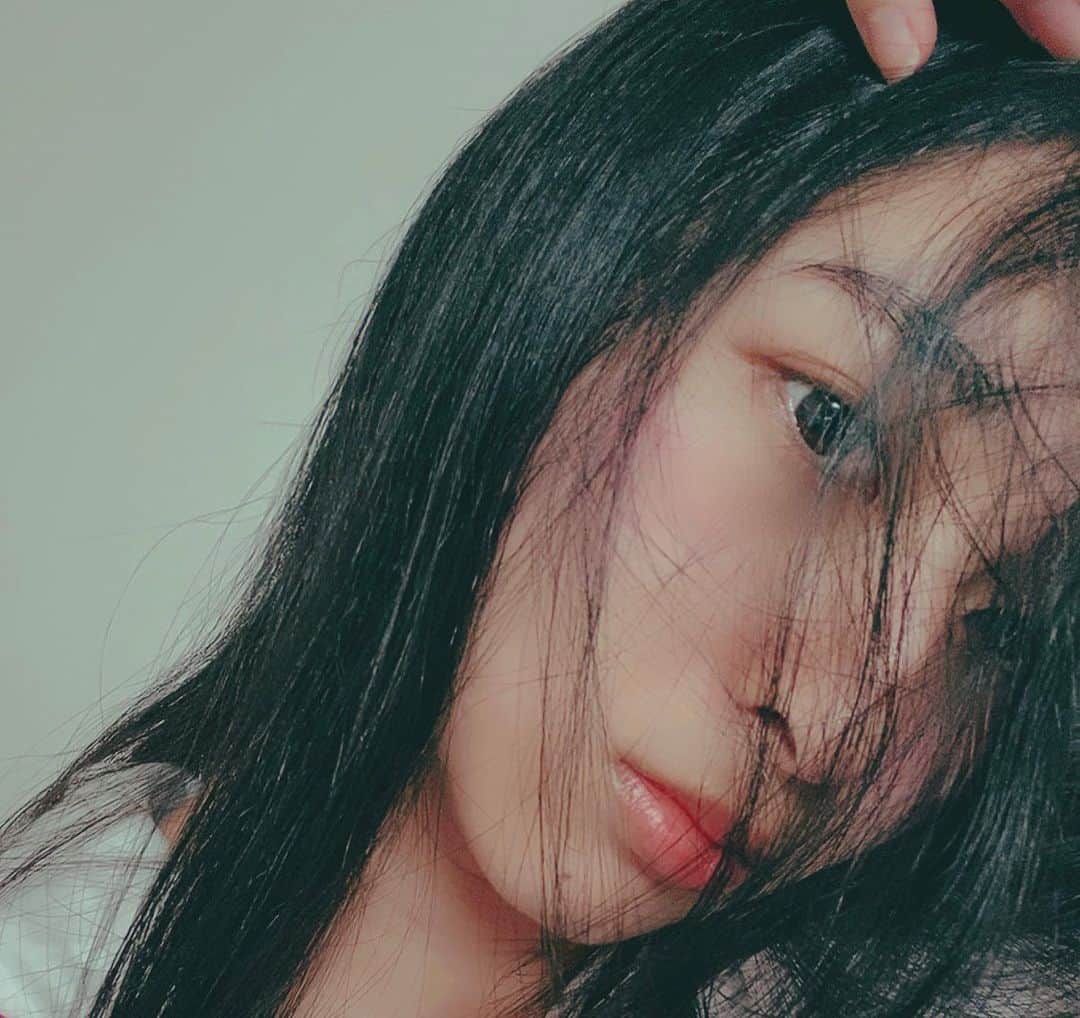 西山なずなのインスタグラム：「おやすみなさい〜💤」