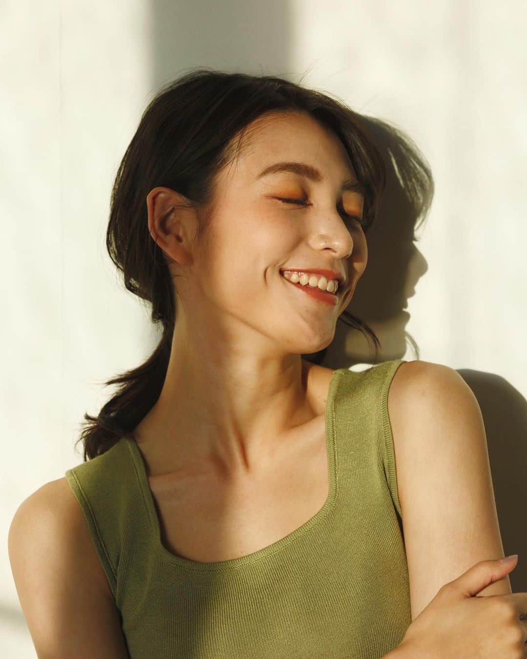 秋山未有さんのインスタグラム写真 - (秋山未有Instagram)「インスタフォロワー１万人いきました㊗️ 皆さんありがとうございます！ • • • • #model #japanesegirl #photography #portrait #smile #sunset_pics #tb #モデル #笑顔 #感謝の気持ち #撮影 #ポートレート」4月25日 21時41分 - miyu_akiyama