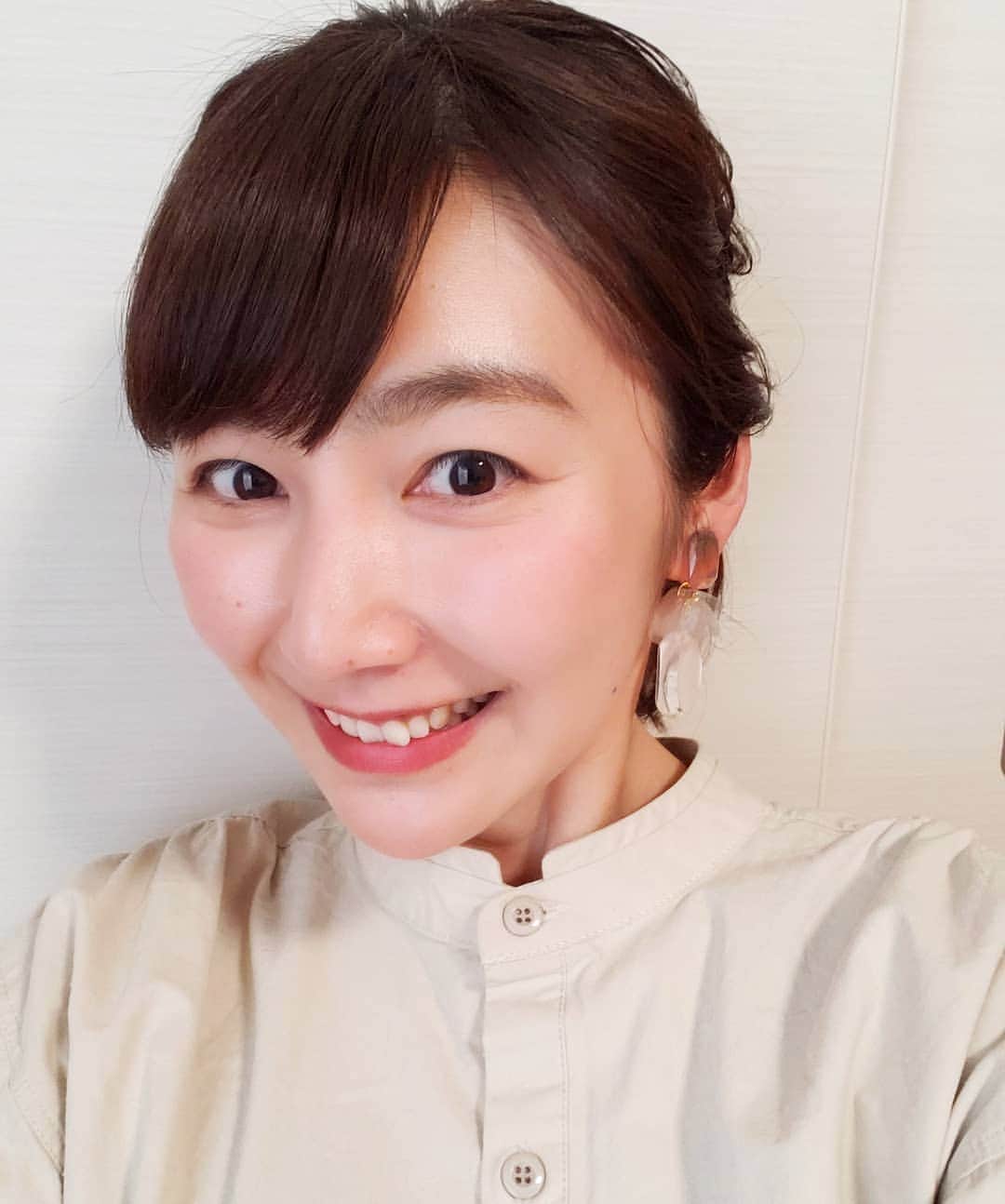 橋本真衣のインスタグラム：「. 気分を爆上げしてくれてくれるアイテムを紹介します🙄 その１ #作家さんのイヤリング . . #大振りなのが好き#可愛い色が好き」
