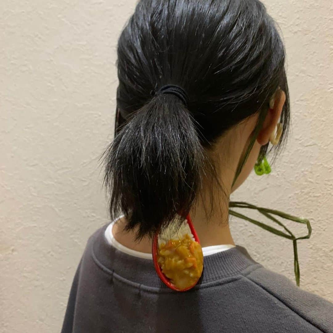 鈴木福さんのインスタグラム写真 - (鈴木福Instagram)「我が家には不思議ちゃんがいます。  それも2人。  #不思議ちゃん#謎#ウケる#髪飾り#食品サンプル#STAYHOME」4月25日 22時08分 - s_fuku_te
