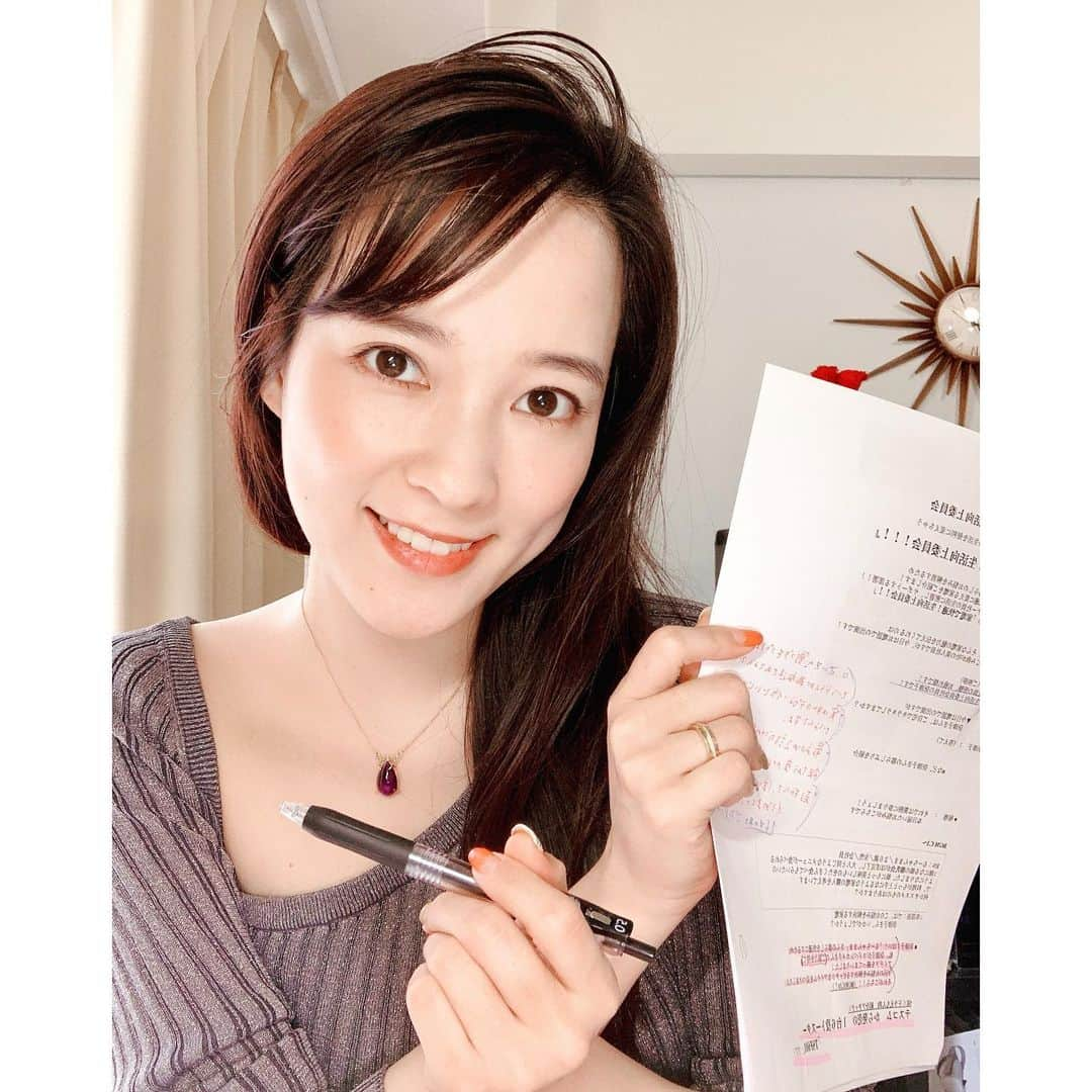 奈津子さんのインスタグラム写真 - (奈津子Instagram)「リモート出演やリモート会議、オンライン英会話にかなり慣れてきました。相変わらず下はらくちんなスエットですが…笑。今宵は　#野ブタ 再放送３話目ですね。ギャルメイクでアニメ声のいじめっ子に注目してみてください😇😇😇 ・ #家電 #家電好き #家電女優 #奈津子 #野ブタをプロデュース #在宅ワーク  #stayhome #stayathome」4月25日 22時14分 - natsuko_kaden