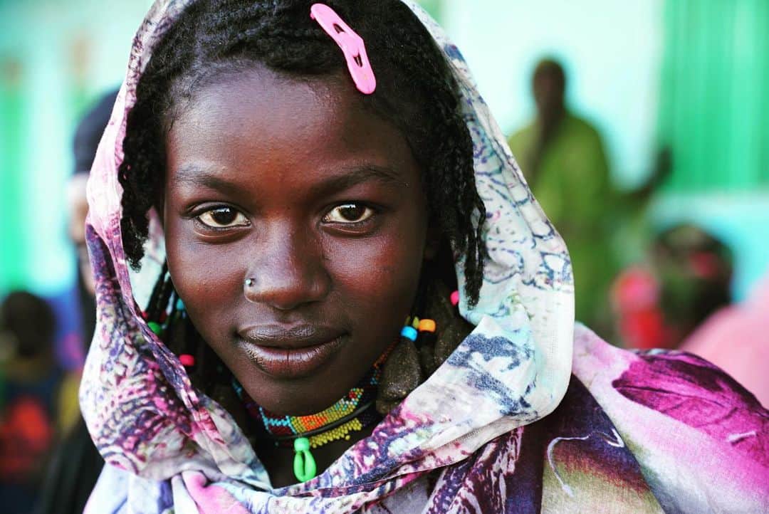 堀潤さんのインスタグラム写真 - (堀潤Instagram)「2020年の取材はスーダンで始まりました。紛争が続き難民となった人々の支援や子どもたちに教育の機会を確保するための支援を現地で続けるNGO、日本国際ボランティアセンター（JVC）の取材です。新型コロナによってスーダンでもさらに課題が増えました。今中、山本職員は現地で今も試行錯誤を続けています。家にいながら想いを向けられるように、しばらくInstagramでこれまでの海外取材の写真をシェアしていきます。#自宅旅」4月25日 22時36分 - junhori79