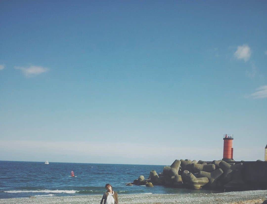 寺川里奈のインスタグラム：「毎年この季節に行ってた小田原の海🌊 私も早く行きたいなあ、 #海 #小田原 #sea」