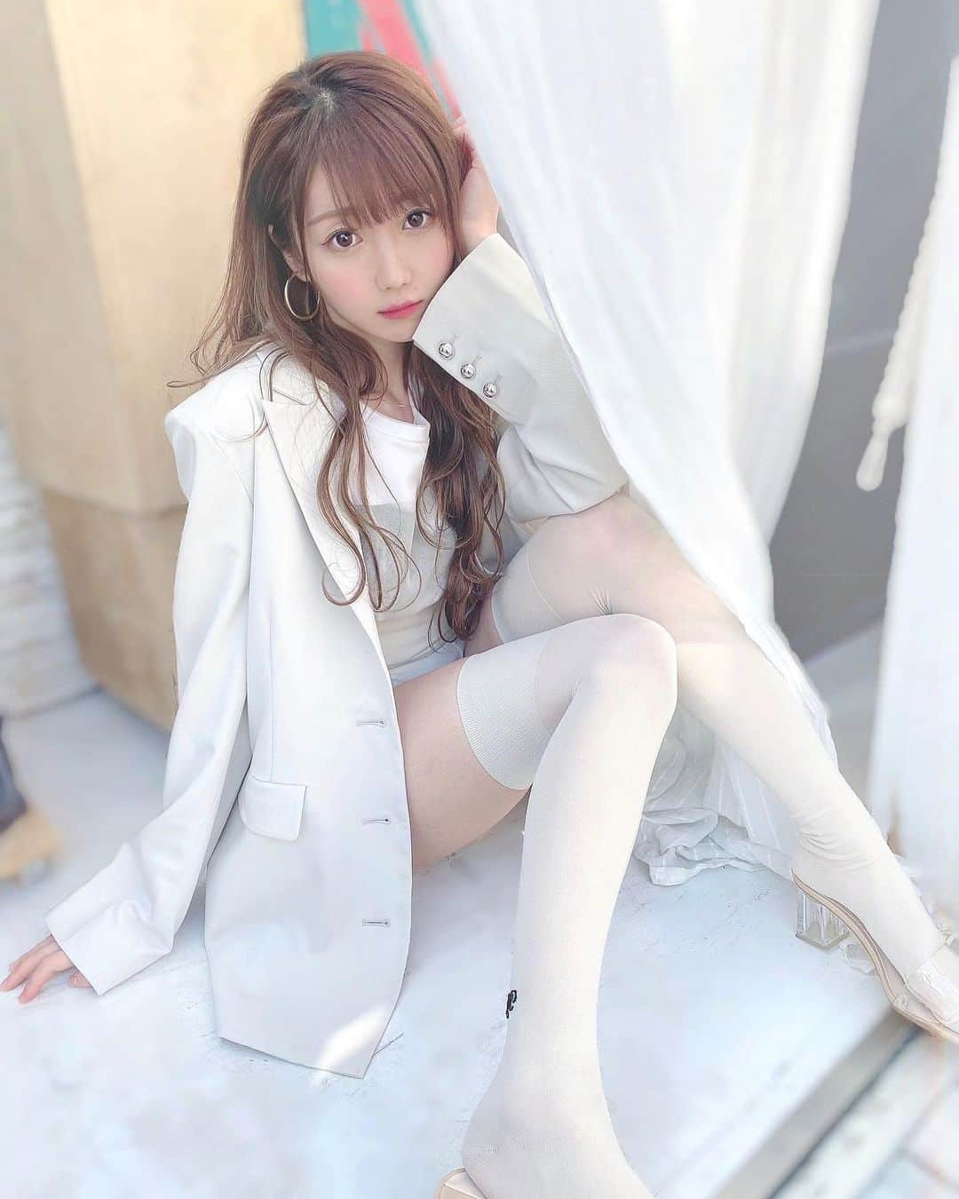 大谷映美里さんのインスタグラム写真 - (大谷映美里Instagram)「🥛 ㅤㅤㅤㅤㅤㅤㅤㅤㅤㅤㅤㅤㅤ みりにゃのしふく🐮🤍 ㅤㅤㅤㅤㅤㅤㅤㅤㅤㅤㅤㅤㅤ ジャケット、ショーパン、ニーハイ #meltthelady  Tシャツ、クリアサンダル #zara イヤリング #GRL です♡ ㅤㅤㅤㅤㅤㅤㅤㅤㅤㅤㅤㅤㅤ ニーハイ履くと戦闘力が上がる気がするね。。！ ㅤㅤㅤㅤㅤㅤㅤㅤㅤㅤㅤㅤㅤ」4月25日 22時31分 - otani_emiri