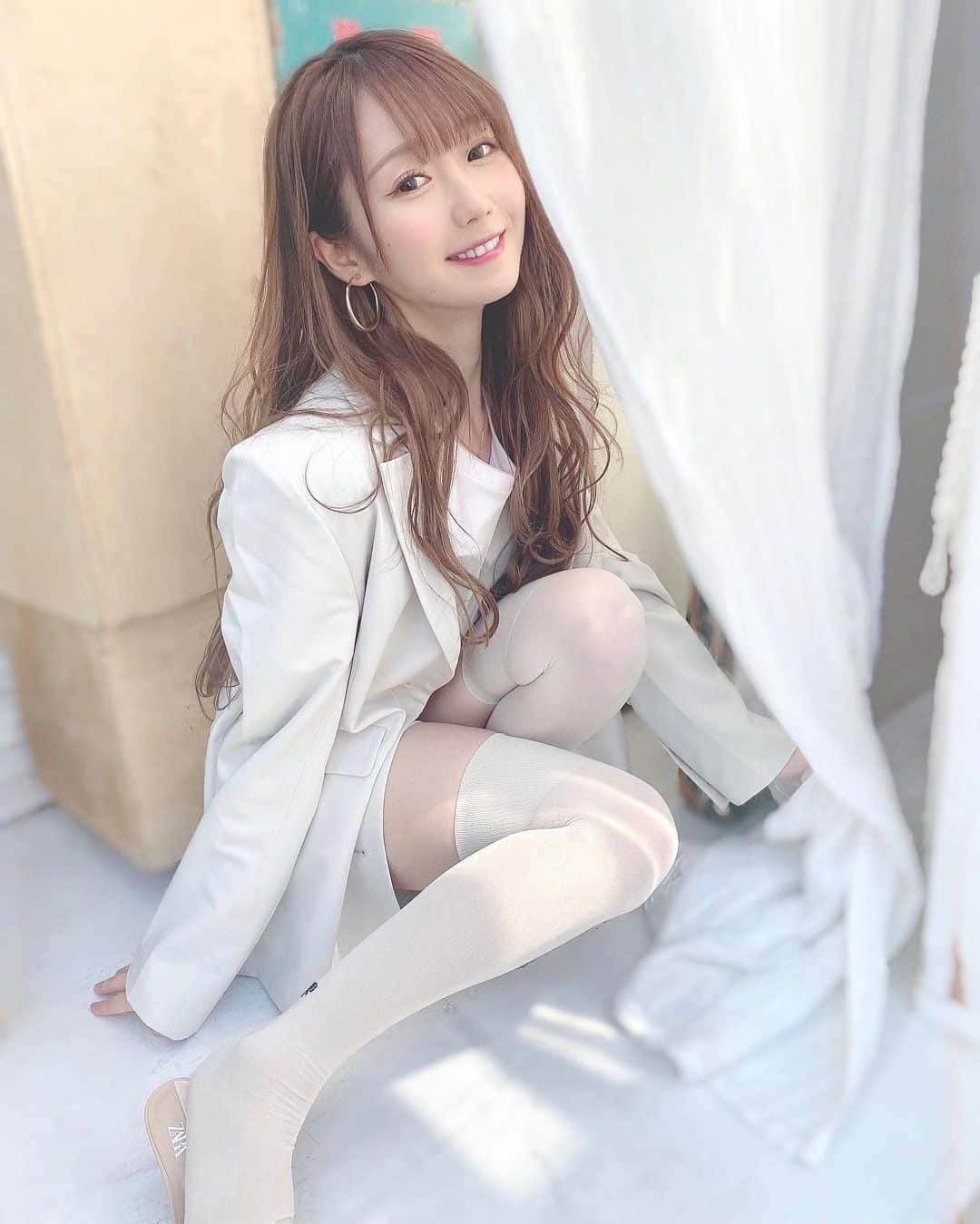 大谷映美里さんのインスタグラム写真 - (大谷映美里Instagram)「🥛 ㅤㅤㅤㅤㅤㅤㅤㅤㅤㅤㅤㅤㅤ みりにゃのしふく🐮🤍 ㅤㅤㅤㅤㅤㅤㅤㅤㅤㅤㅤㅤㅤ ジャケット、ショーパン、ニーハイ #meltthelady  Tシャツ、クリアサンダル #zara イヤリング #GRL です♡ ㅤㅤㅤㅤㅤㅤㅤㅤㅤㅤㅤㅤㅤ ニーハイ履くと戦闘力が上がる気がするね。。！ ㅤㅤㅤㅤㅤㅤㅤㅤㅤㅤㅤㅤㅤ」4月25日 22時31分 - otani_emiri