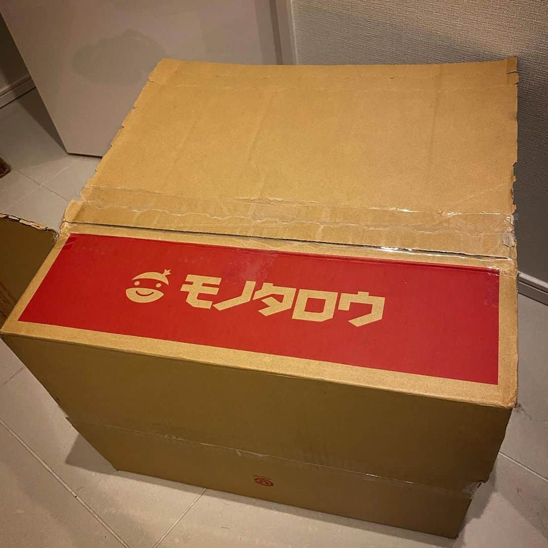 大嶋和也さんのインスタグラム写真 - (大嶋和也Instagram)「レーシングチームから荷物届くとかなりの確率でモノタロウの箱に入ってくる笑」4月25日 13時44分 - kazuya_oshima