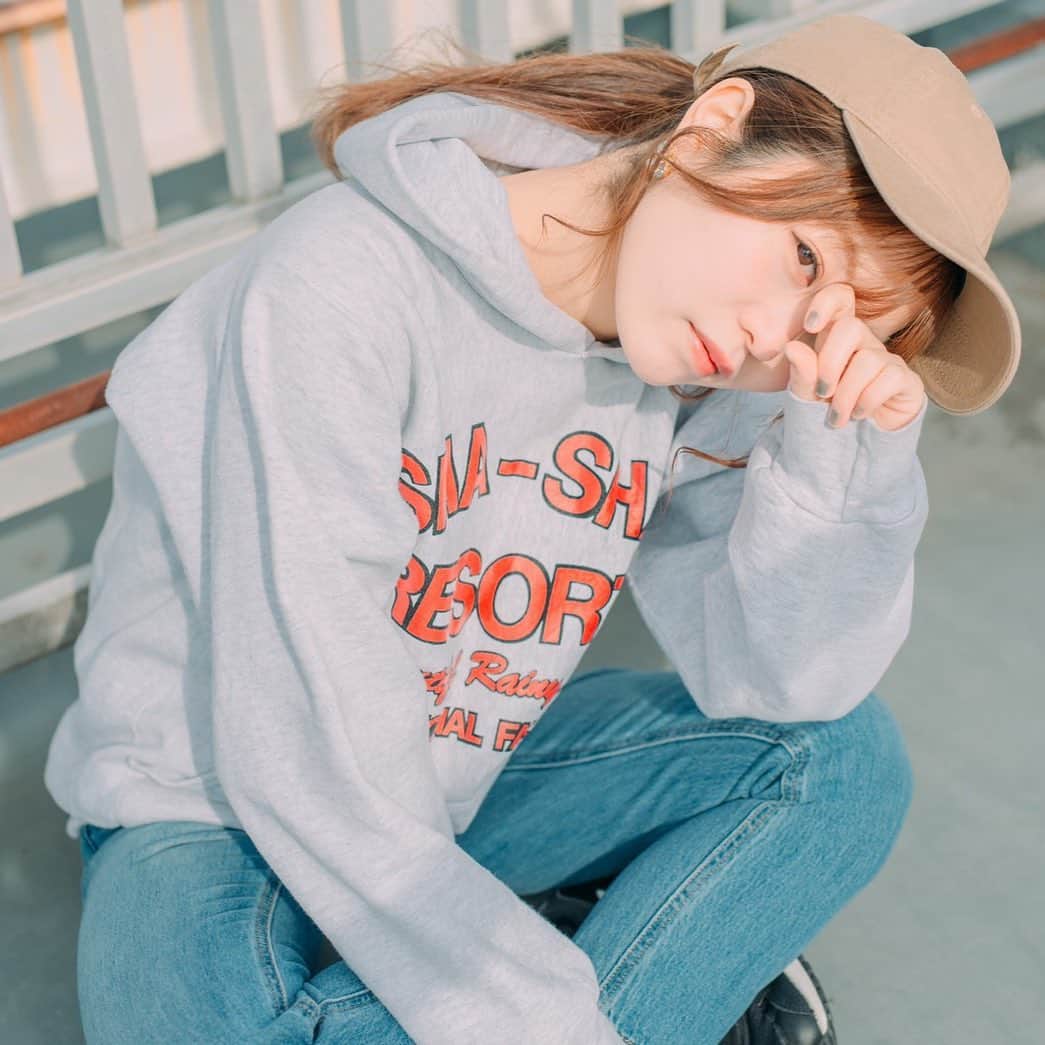 弘松菜摘のインスタグラム：「今日もいい天気すぎる〜☀️🌈﻿ 平日頑張ったから土日はゆっくりする☺️﻿ ﻿ #あつ森 楽しすぎるんだけど﻿ 前作よりやること増えた気がする！！﻿ ﻿ はやく島クリエイターになりたい🥳🥳﻿ ﻿ ﻿ ﻿ #スクリーンに恋して  #儚くて何処か愛おしい様な  #その瞬間に物語を」