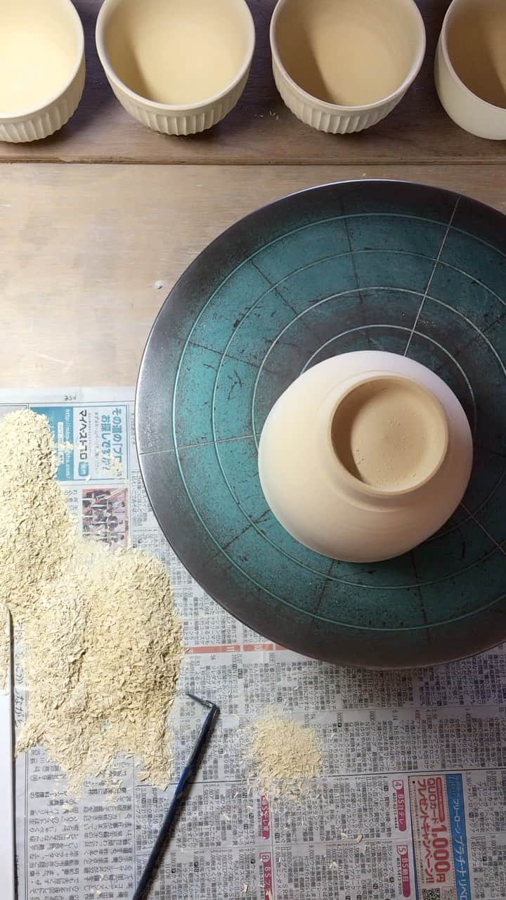 阿部春弥のインスタグラム：「#ceramics#pottery#porcelain#handmade #handcrafted  #阿部春弥 #器#うつわ#しのぎ」