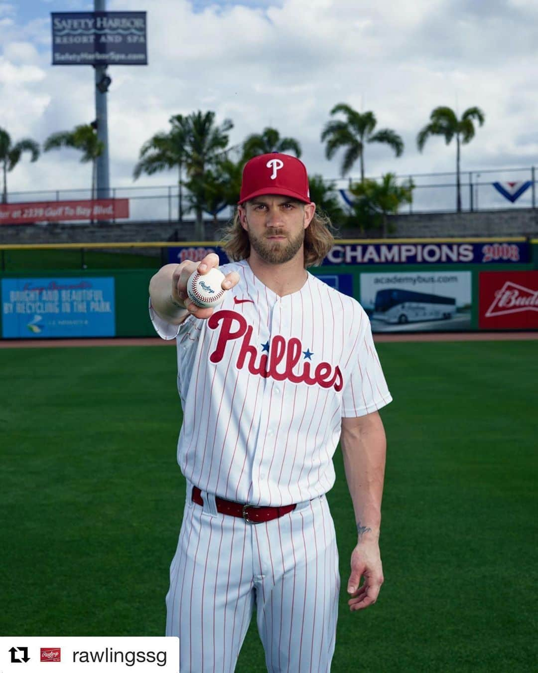 Rawlings Japanさんのインスタグラム写真 - (Rawlings JapanInstagram)「#Repost @rawlingssg with @get_repost ・・・ We've got more behind-the-scenes content from our #RawlingsGloveDay with the @phillies! Check out some cool shots of the team’s top stars: outfielder Bryce Harper and catcher J.T. Realmuto! 👀 Stay tuned for more from our day with the Phillies soon! #TeamRawlings #TheMarkOfAPro #TheMarkOfExcellence #Phillies #MLB @rawlings_japan_llc」4月25日 15時10分 - rawlings_japan_llc