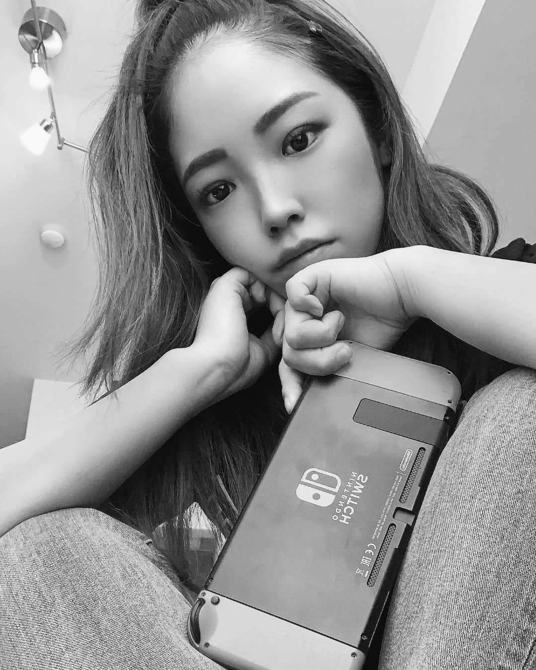 Linaのインスタグラム：「🎮とYouTubeばっかり。. 欲しいゲーム買う前にゲーム実況みて満足しちゃって買わなくなる…. 早く外で遊びたいなあ🎈」