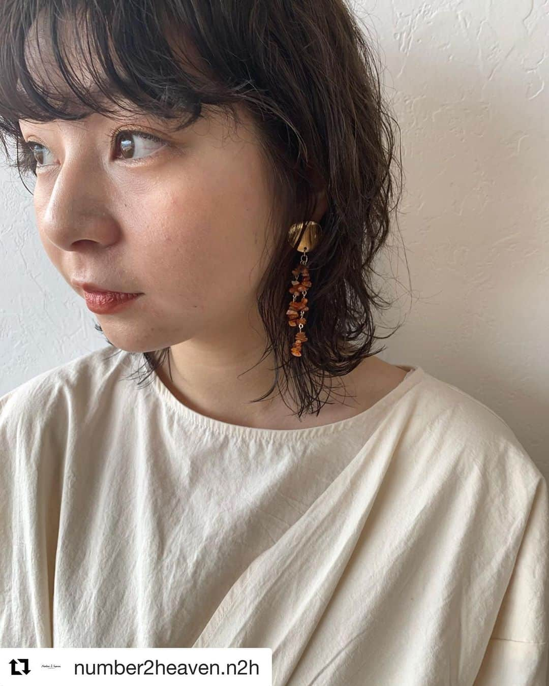 THROW 【スロウ】さんのインスタグラム写真 - (THROW 【スロウ】Instagram)「#Repost @number2heaven.n2h with @get_repost ・・・ " spring hair "  highlight＋Olive beige 肩レングスのウルフがかわいい♡  #春スタイル  #春ヘア #ハイライト #オリージュ #オリーブベージュ #デザインカラー #スロウカラー #新潟市美容室 #ロルド #number2heaven #いつもありがとう♡」4月25日 15時26分 - throwcolor