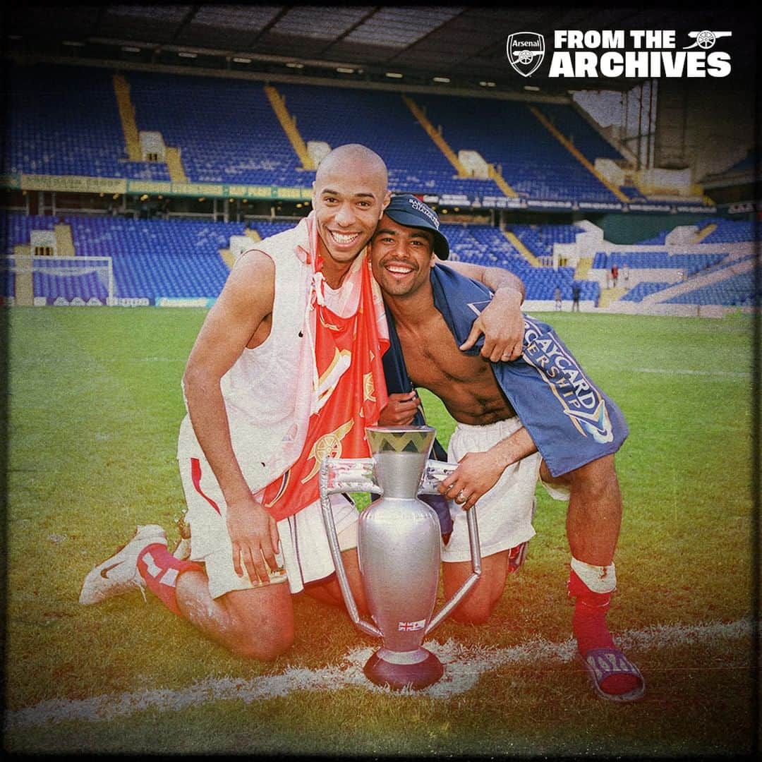 アーセナルFCさんのインスタグラム写真 - (アーセナルFCInstagram)「📸 From the archives...⁠ ⁠ 🗓 April 25, 2004⁠ 📍 White Hart Lane, London⁠ 🏃 Thierry Henry and Ashley Cole⁠ ⁠ #Arsenal #ArsenalArchives #onthisday」4月25日 15時30分 - arsenal