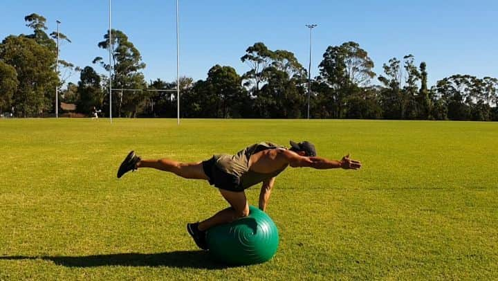 マサ・ヤマグチのインスタグラム：「'A Fun Whole Body Stability Circuit' -Intermediate level-  To execute theses exercises correctly it requires a tremendous amount of integration and recruitment of a few different muscle groups.  But when eveything comes together these exercises will make you very strong! (I've used a barbell for the first exercise but it can be Dumbbell or Kettlebell)  Try these @jeremysry  @oconnortommy  4 sets 12 reps each side no rest  2:0:1:0 tempo  1: Barbell overhead unilateral walking lunge 2: Bentover unilateral KB Row/single leg (90 degrees) 3: Kettlebell unilateral overhead press with Single leg knee extension  4: Tornado Medicine ball slam 5 : Swiss ball bird dog  #stuntman #fitness #stability #movement #lockdown #exersise #fitfam #actor #film #action」