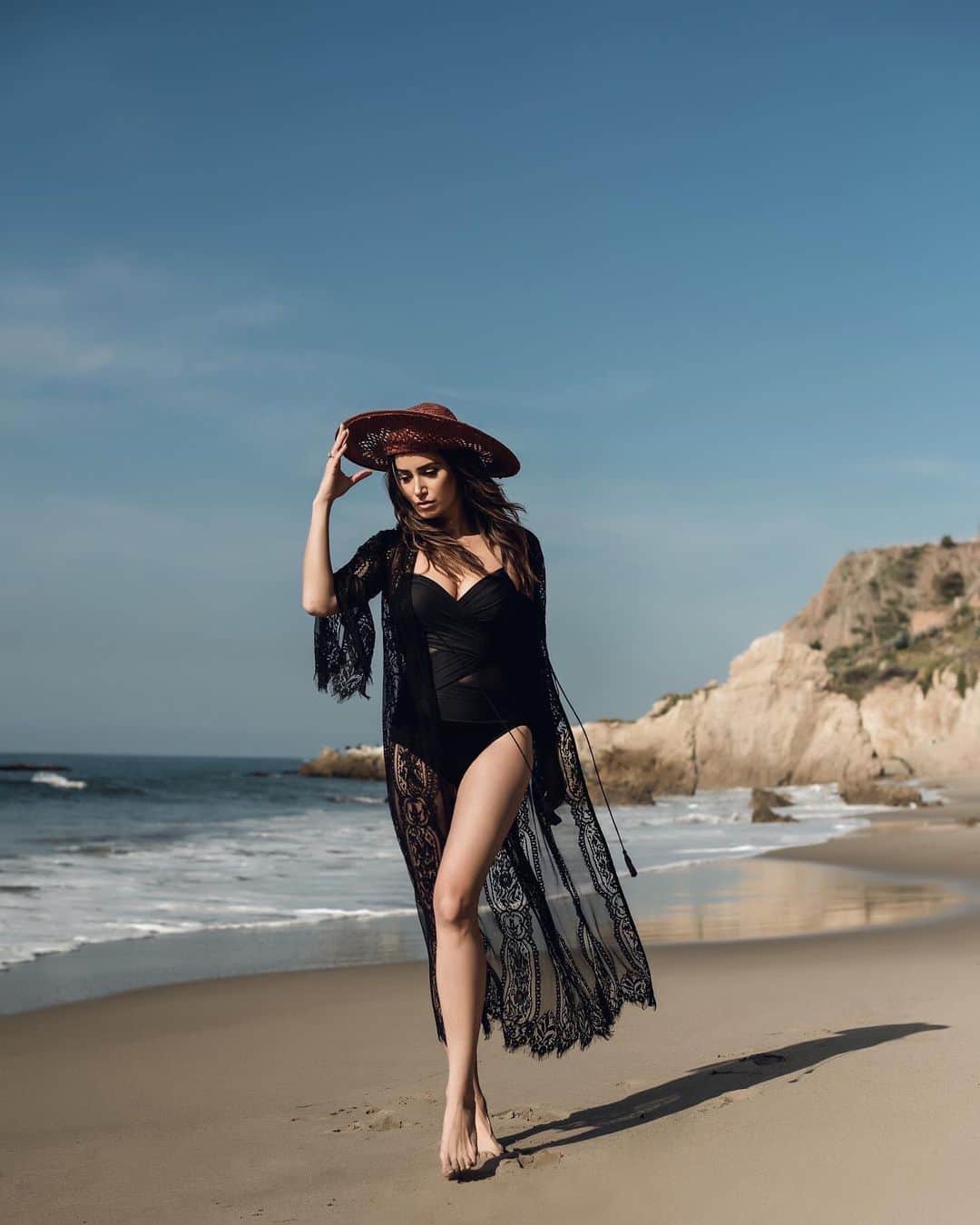 ドナ・フェルドマンのインスタグラム：「Happiness comes in waves @samanthastudio」