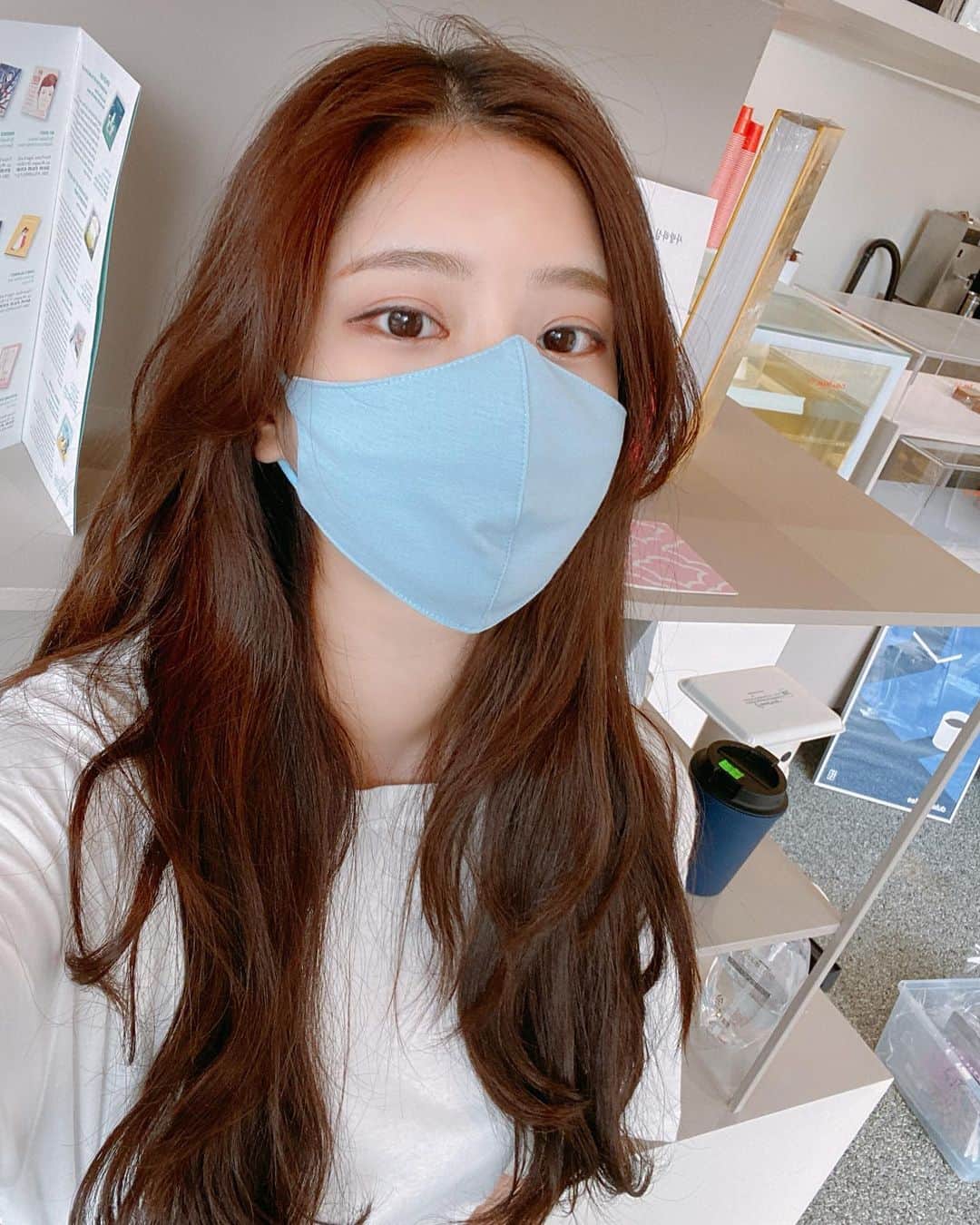 Chuuのインスタグラム：「나갈때 마스크 필수💙」