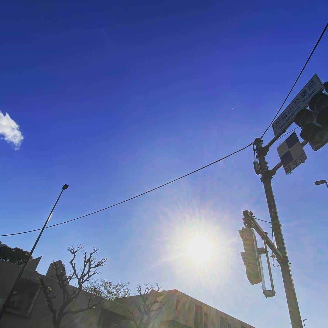 本間昭光のインスタグラム：「今日も空が綺麗だよ。  #200425」