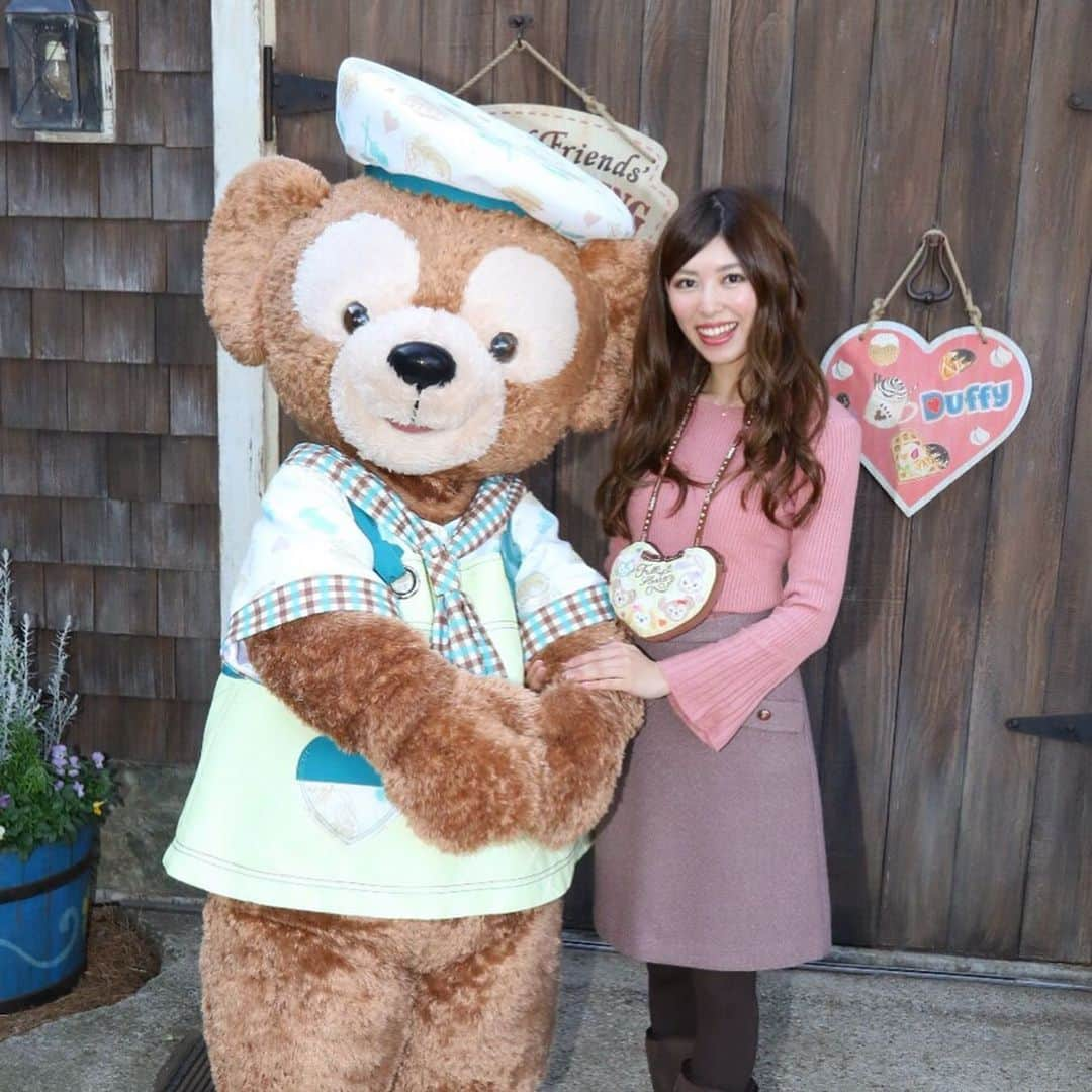 橘ゆりかさんのインスタグラム写真 - (橘ゆりかInstagram)「🧸🧁💕﻿ ﻿  もふもふダッフィー見て癒されてね☺️☺️﻿ ﻿ 私のアルバムに眠ったままの写真が﻿ まだまだあるのでアップしていきます〜！﻿ ﻿ ディズニーの写真が無限にある笑﻿ ﻿ ﻿ ﻿ #ダッフィー #ハートウォーミングデイズ  #フォトキー #自然光 #ディズニーシー #橘ゆりか #もふもふ #ダフグリ #tds #tokyodisneyresort #tokyodisneysea」4月25日 16時29分 - yuricalcal