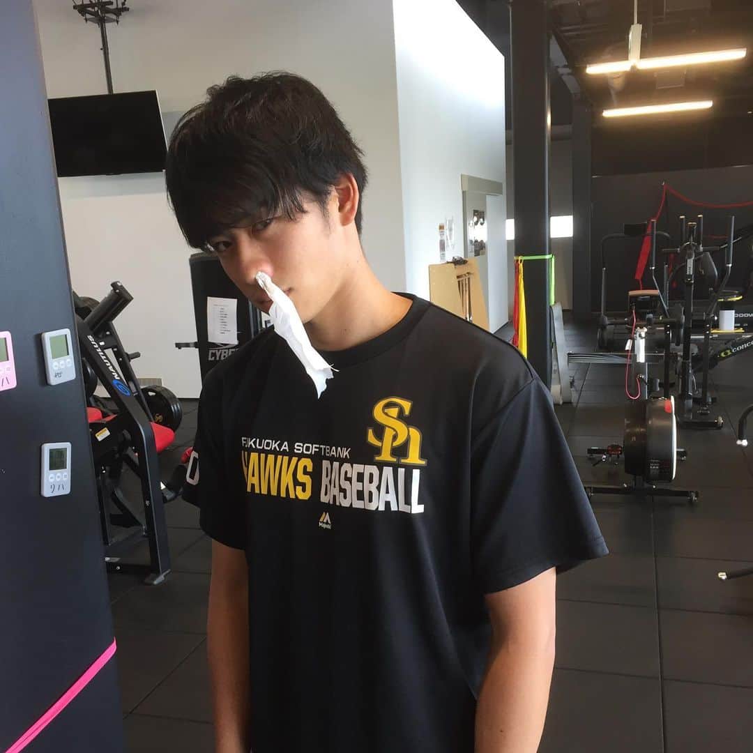 野澤佑斗のインスタグラム：「Mr.鼻血マンこと 鼻血ブー梧！ 鼻血がよく出るらしい… 皆さんブー梧くんにはティッシュをお願いします。 #鼻血マン」