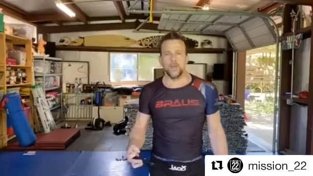 ショーン・パトリック・フラナリーのインスタグラム：「💪🏼💪🏼💪🏼💪🏼 #Repost @mission_22 ・・・ @spflanery is right. We need your help, now more than ever.  In this time of need, we're offering distance counseling, online AA meetings, and grocery assistance for veterans.  To help us continue to make programs available to our veterans, visit  mission22.com/donate (or click the link in our bio). #UnitedWeHeal」
