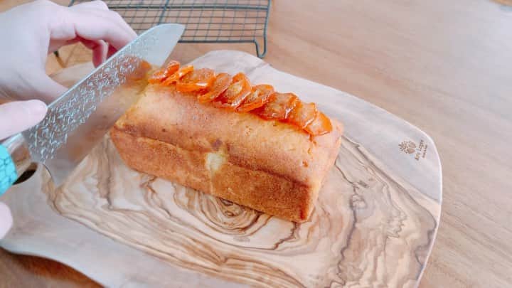 金子貴俊のインスタグラム：「妻の作った金柑のパウンドケーキが絶品すぎてヤバうま！！ 人生で一番うまかった！ 神ががってる。 #ケーキ#cake#パウンドケーキ #絶品 #超絶の美味さ」