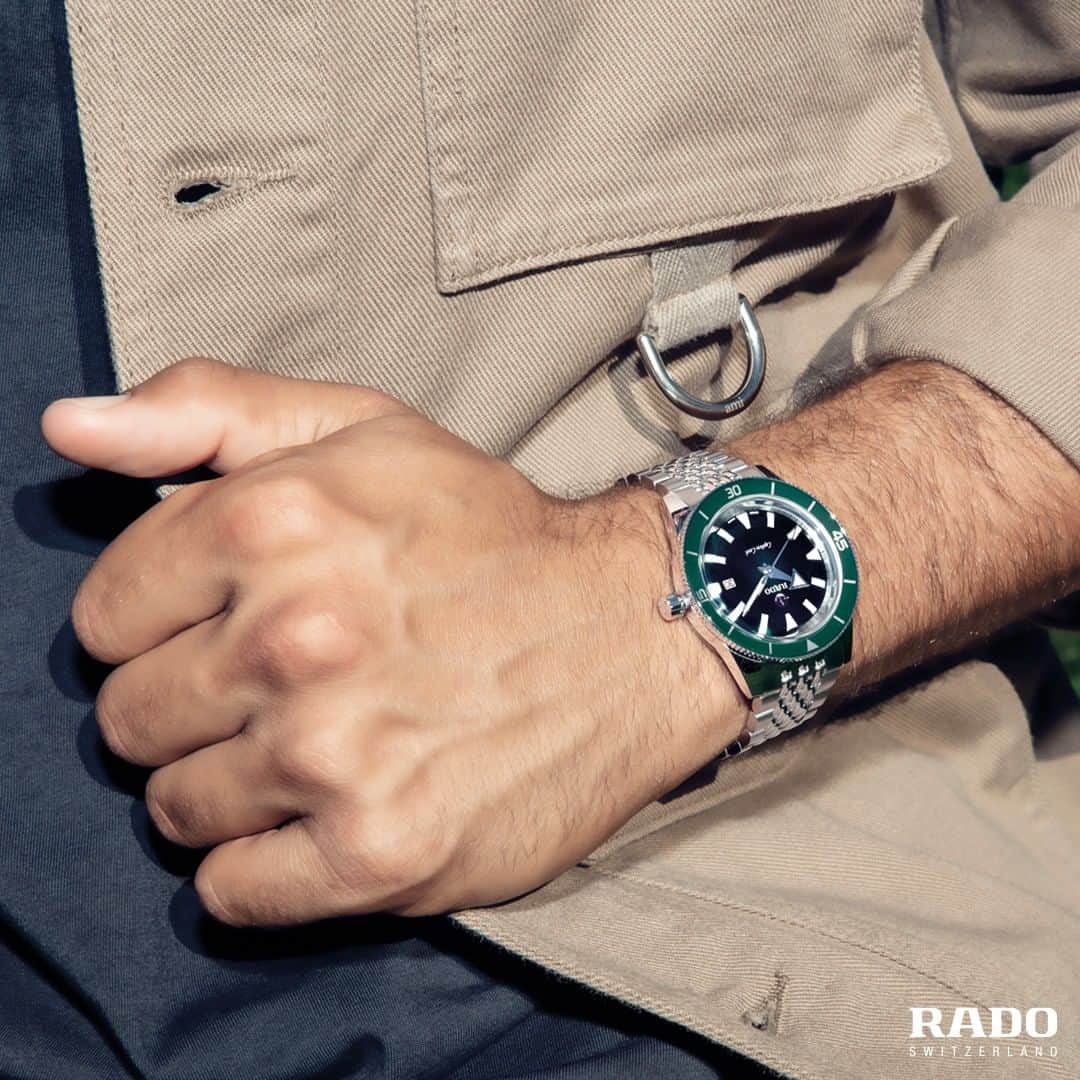 のインスタグラム：「The green that catches your eye - it's unmistakably Rado's Captain Cook, a remodel from the 1962 original. Brought to the present day with colour and up-to-date features. #RadoCaptainCook #Feelit」
