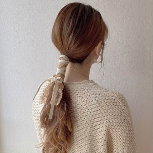 RiLiさんのインスタグラム写真 - (RiLiInstagram)「RiLi3周年アニバーサリーウィーク🎉🎉 本日のテーマは #RiLiっぽヘアアレンジ ❗ . フォロワーのみなさまに投稿いただいた素敵な作品たち🌼 たくさんの応募ありがとうございます😭🌷 . ここに載せきれなかったその他の応募写真は 👉 #RiLiっぽヘアアレンジ でCHECK😉 . . 🎁プレゼントキャンペーン🎁 RiLiオリジナルアイテムが15名に当たる😮❗ @rili.tokyo をフォロー＆対象のインスタ投稿に「いいね」するだけ💓 アニバーサリーウィーク開催中（4/20〜4/26）に 公開されたすべての投稿が抽選対象です。 たくさん「いいね」すると当選確率UP✌✨ この投稿も抽選対象なので、 ぜひ「いいね」して応募してね💌 . . Special Thanks💋 Photo by @1437yanyan @mi__sa___ @yun_cafe.0127 @misa_72697 @chamoopy @i.am_umi @nanana_ig @kotone9558 @___y_____n . . ※限定ステッカーの郵送は 5月中旬以降を予定しております💌 後日改めて、当選者にはDMを お送りいたします🍒🍈 . . #rili_3rd #ヘアアレンジ #簡単ヘアアレンジ #紐アレンジ #リボンアレンジ #お団子ヘア #ポニーテールアレンジ #編み込みヘアアレンジ #成人式ヘアアレンジ #結婚式ヘアアレンジ #二次会ヘアアレンジ #ハーフアップ #ラーメンマンヘア #ロングヘア #ミディアムヘア #ショートヘア  #おしゃれさんと繋がりたい #お洒落さんと繋がりたい #ファッション #ootd #홈카페 #홈카페스타그램 #옷스타그램 ##페션스타그램」4月25日 18時01分 - rili.tokyo