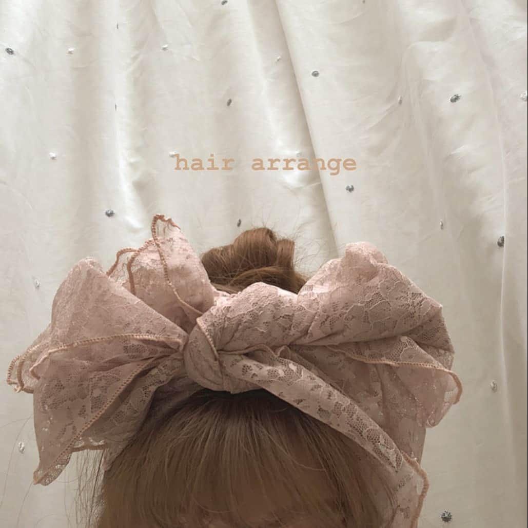 RiLiさんのインスタグラム写真 - (RiLiInstagram)「RiLi3周年アニバーサリーウィーク🎉🎉 本日のテーマは #RiLiっぽヘアアレンジ ❗ . フォロワーのみなさまに投稿いただいた素敵な作品たち🌼 たくさんの応募ありがとうございます😭🌷 . ここに載せきれなかったその他の応募写真は 👉 #RiLiっぽヘアアレンジ でCHECK😉 . . 🎁プレゼントキャンペーン🎁 RiLiオリジナルアイテムが15名に当たる😮❗ @rili.tokyo をフォロー＆対象のインスタ投稿に「いいね」するだけ💓 アニバーサリーウィーク開催中（4/20〜4/26）に 公開されたすべての投稿が抽選対象です。 たくさん「いいね」すると当選確率UP✌✨ この投稿も抽選対象なので、 ぜひ「いいね」して応募してね💌 . . Special Thanks💋 Photo by @1437yanyan @mi__sa___ @yun_cafe.0127 @misa_72697 @chamoopy @i.am_umi @nanana_ig @kotone9558 @___y_____n . . ※限定ステッカーの郵送は 5月中旬以降を予定しております💌 後日改めて、当選者にはDMを お送りいたします🍒🍈 . . #rili_3rd #ヘアアレンジ #簡単ヘアアレンジ #紐アレンジ #リボンアレンジ #お団子ヘア #ポニーテールアレンジ #編み込みヘアアレンジ #成人式ヘアアレンジ #結婚式ヘアアレンジ #二次会ヘアアレンジ #ハーフアップ #ラーメンマンヘア #ロングヘア #ミディアムヘア #ショートヘア  #おしゃれさんと繋がりたい #お洒落さんと繋がりたい #ファッション #ootd #홈카페 #홈카페스타그램 #옷스타그램 ##페션스타그램」4月25日 18時01分 - rili.tokyo