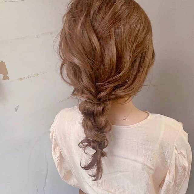 RiLiさんのインスタグラム写真 - (RiLiInstagram)「RiLi3周年アニバーサリーウィーク🎉🎉 本日のテーマは #RiLiっぽヘアアレンジ ❗ . フォロワーのみなさまに投稿いただいた素敵な作品たち🌼 たくさんの応募ありがとうございます😭🌷 . ここに載せきれなかったその他の応募写真は 👉 #RiLiっぽヘアアレンジ でCHECK😉 . . 🎁プレゼントキャンペーン🎁 RiLiオリジナルアイテムが15名に当たる😮❗ @rili.tokyo をフォロー＆対象のインスタ投稿に「いいね」するだけ💓 アニバーサリーウィーク開催中（4/20〜4/26）に 公開されたすべての投稿が抽選対象です。 たくさん「いいね」すると当選確率UP✌✨ この投稿も抽選対象なので、 ぜひ「いいね」して応募してね💌 . . Special Thanks💋 Photo by @1437yanyan @mi__sa___ @yun_cafe.0127 @misa_72697 @chamoopy @i.am_umi @nanana_ig @kotone9558 @___y_____n . . ※限定ステッカーの郵送は 5月中旬以降を予定しております💌 後日改めて、当選者にはDMを お送りいたします🍒🍈 . . #rili_3rd #ヘアアレンジ #簡単ヘアアレンジ #紐アレンジ #リボンアレンジ #お団子ヘア #ポニーテールアレンジ #編み込みヘアアレンジ #成人式ヘアアレンジ #結婚式ヘアアレンジ #二次会ヘアアレンジ #ハーフアップ #ラーメンマンヘア #ロングヘア #ミディアムヘア #ショートヘア  #おしゃれさんと繋がりたい #お洒落さんと繋がりたい #ファッション #ootd #홈카페 #홈카페스타그램 #옷스타그램 ##페션스타그램」4月25日 18時01分 - rili.tokyo