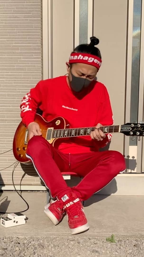 Kuboty のインスタグラム：「全国のX育ちのギタリストたちよ！！﻿ 私が貴方のPATAになります。﻿ この動画にギターを重ねて93年の東京ドームを再現しようぜ！！！ ﻿ ﻿ #紅おじさん﻿ #xjapan﻿ #silentjealousy﻿ #shredderssociety #stayhome」