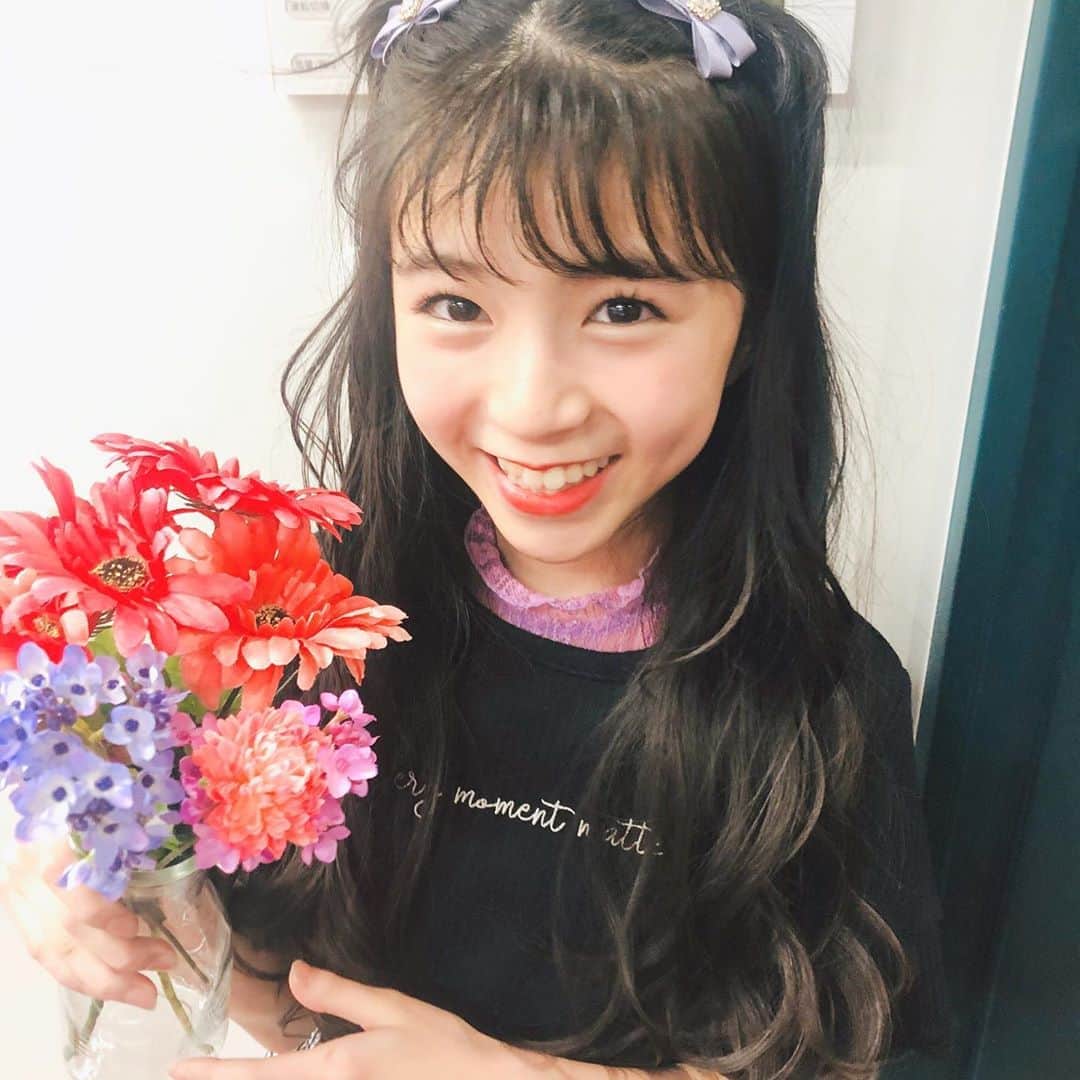 ニコ☆プチのインスタグラム：「🌷 お花が似合うナオ☺︎❤︎ #大里菜桜」